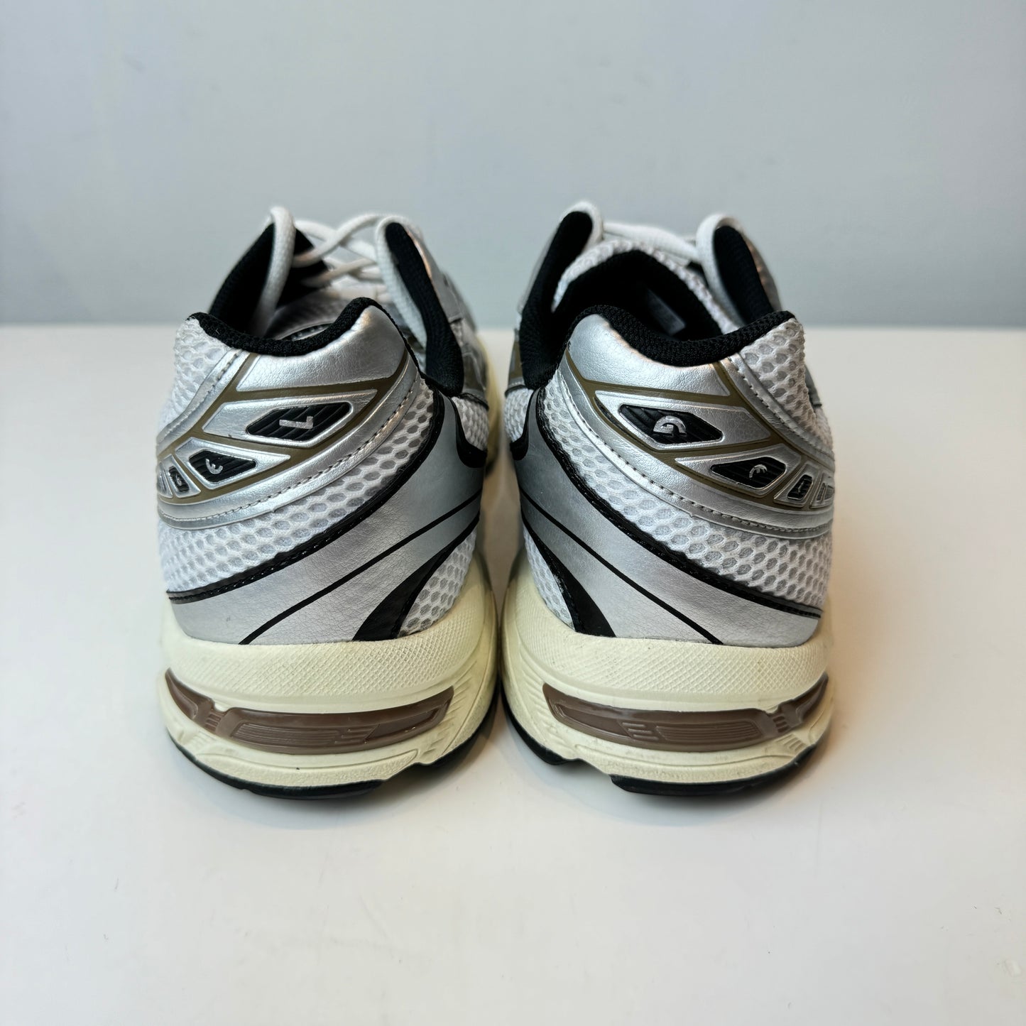 1201A256 113 ASICS Gel-1130 White Clay Canyon [USED] - 11 M (Used)