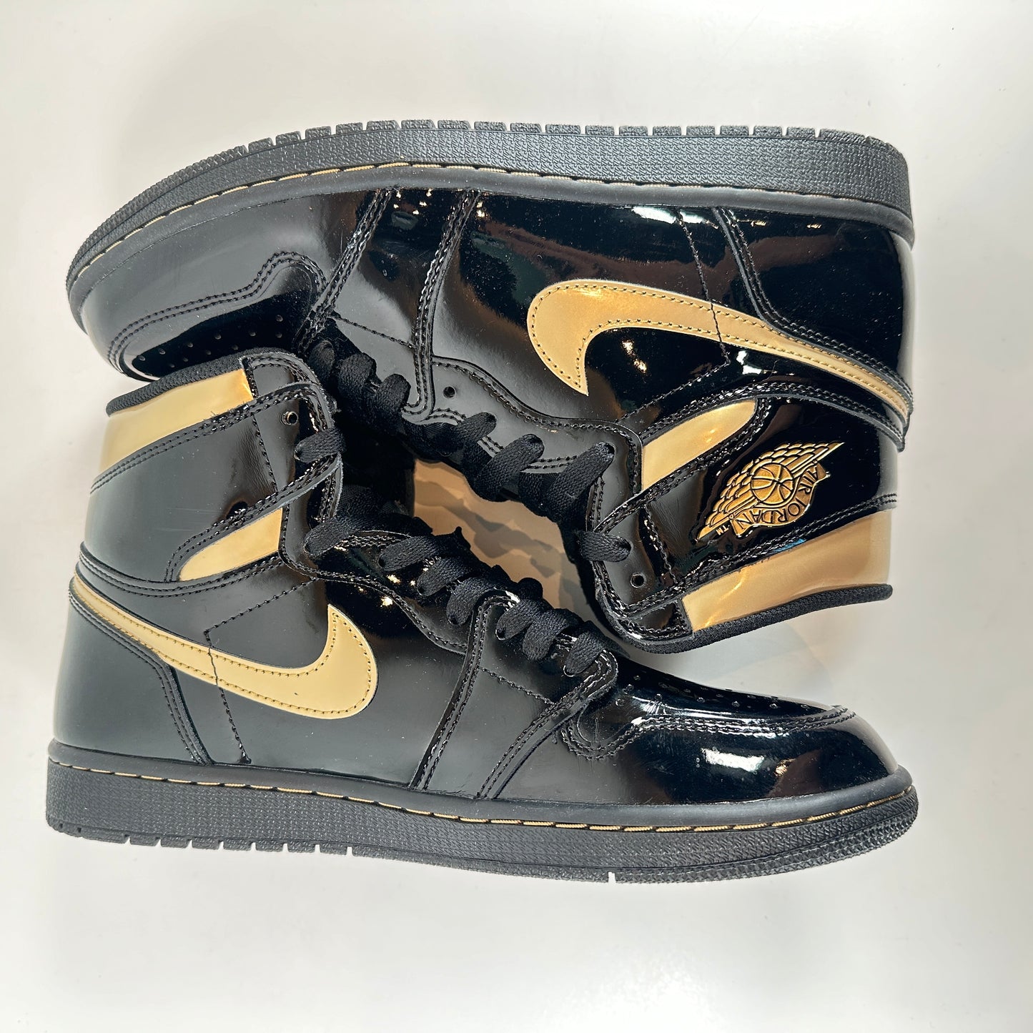 555088 032 Jordan 1 Black/Gold [USED] - 10 M (Used)