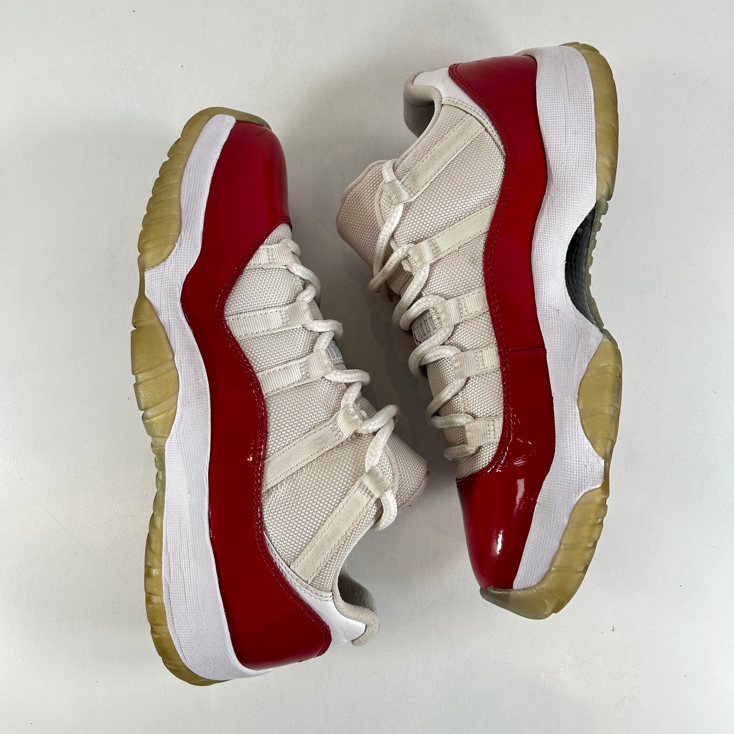 528895 102 Jordan 11 Retro Low Cherry (2016) [USED] - 9 M (Used)