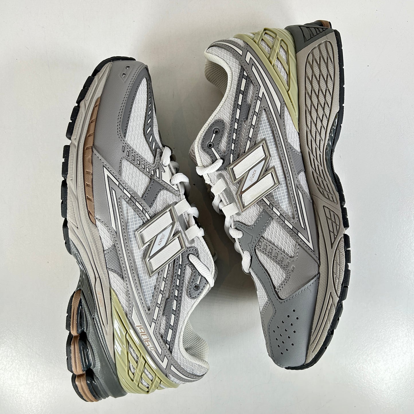 M1906NB New Balance 1906N Team Away Grey [USED] - 11 (VNDS)