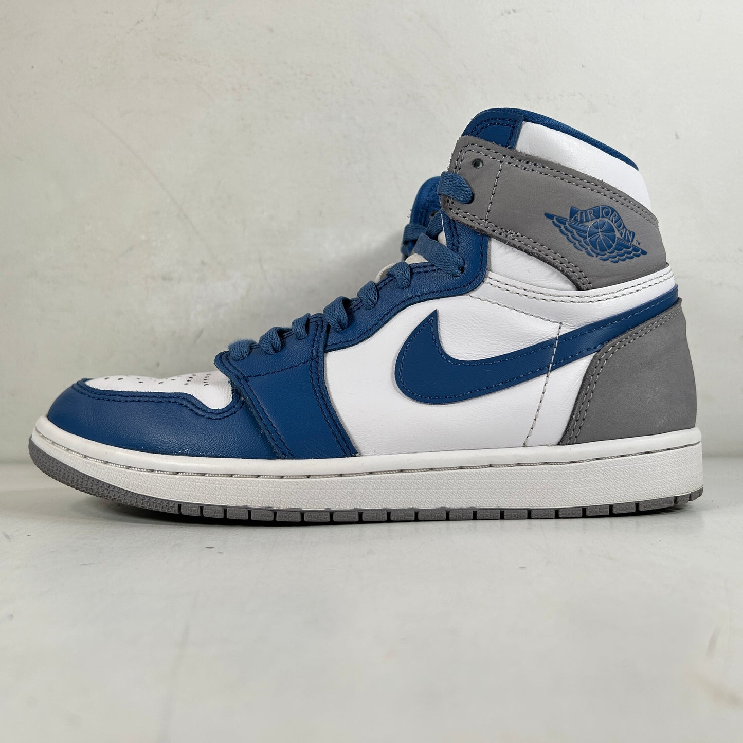 DZ5485 410 Jordan 1 Retro High OG True Blue [USED] - 7.5 M (Used)