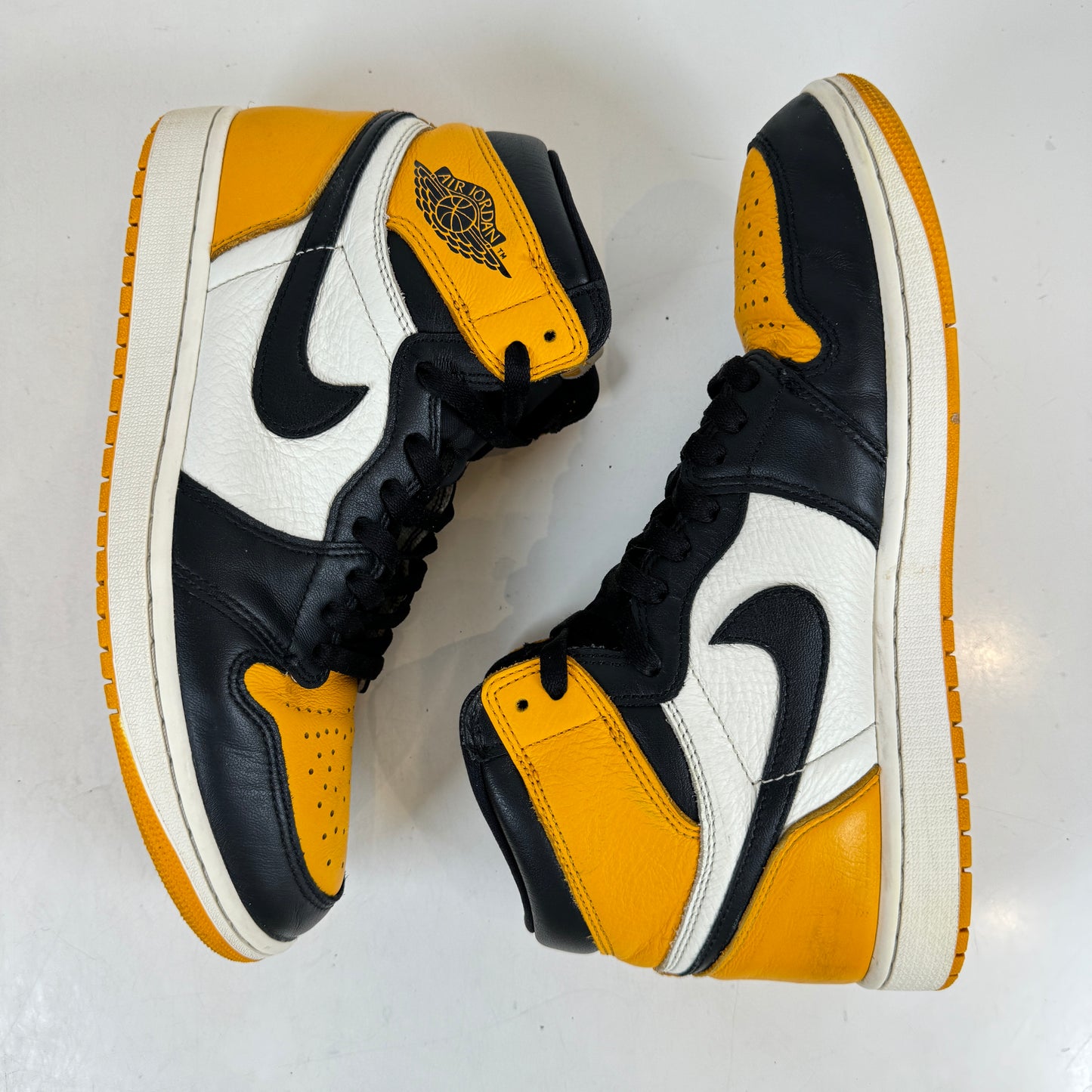 555088 711 Jordan 1 Retro High OG Yellow Toe [USED] - 10 M (Used)