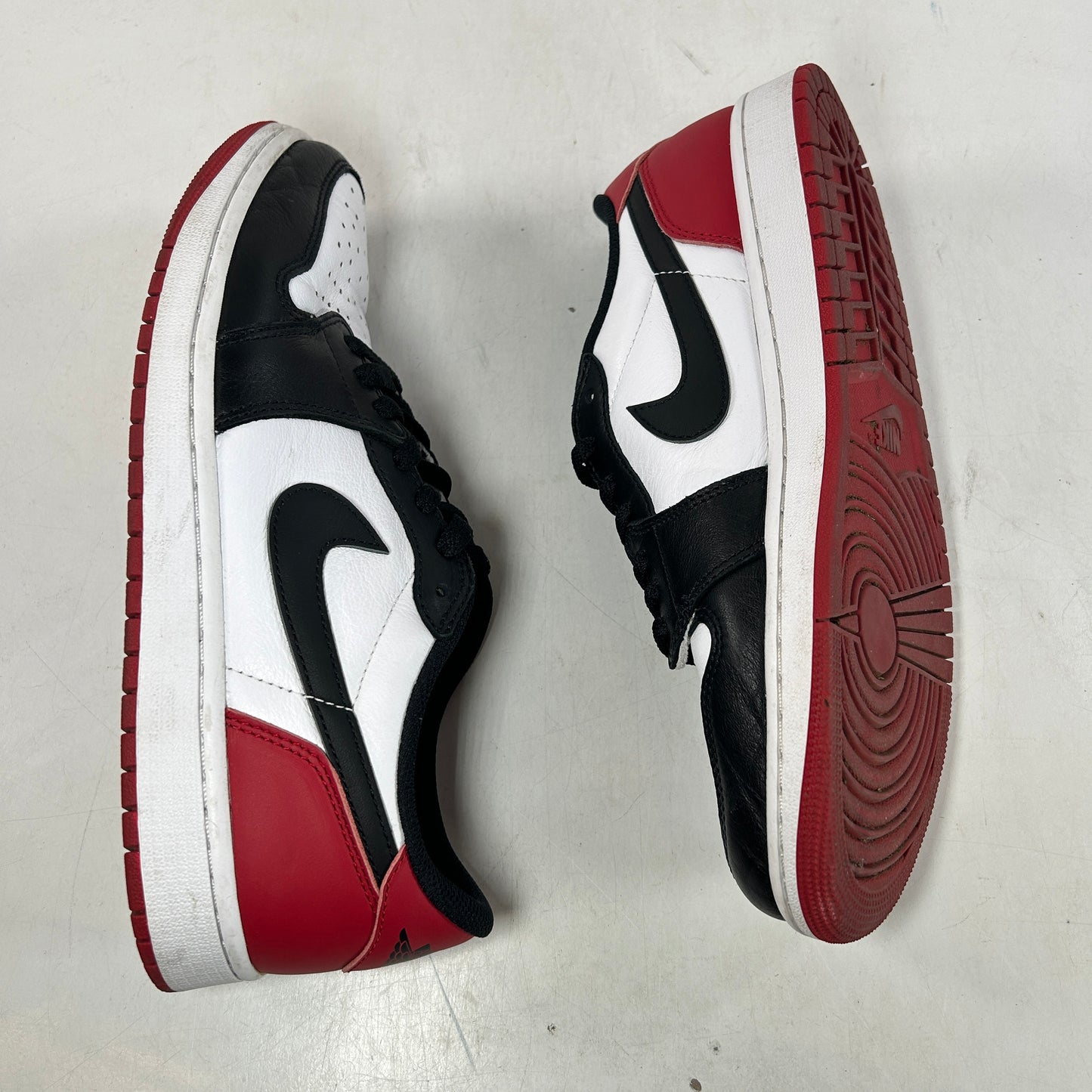 CZ0790 106  Jordan 1 Retro Low OG Black Toe (2023) [USED] - 10 M (Used) (No Box)