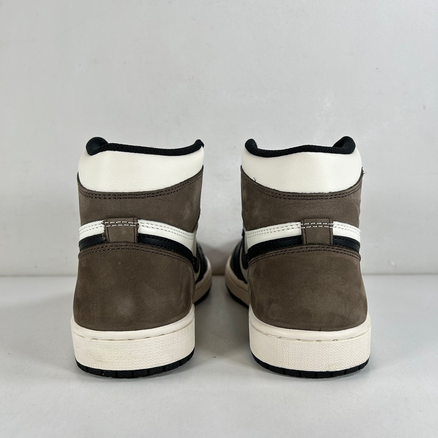 555088 105 Jordan 1 Mocha [USED] - 8.5 M (Used)