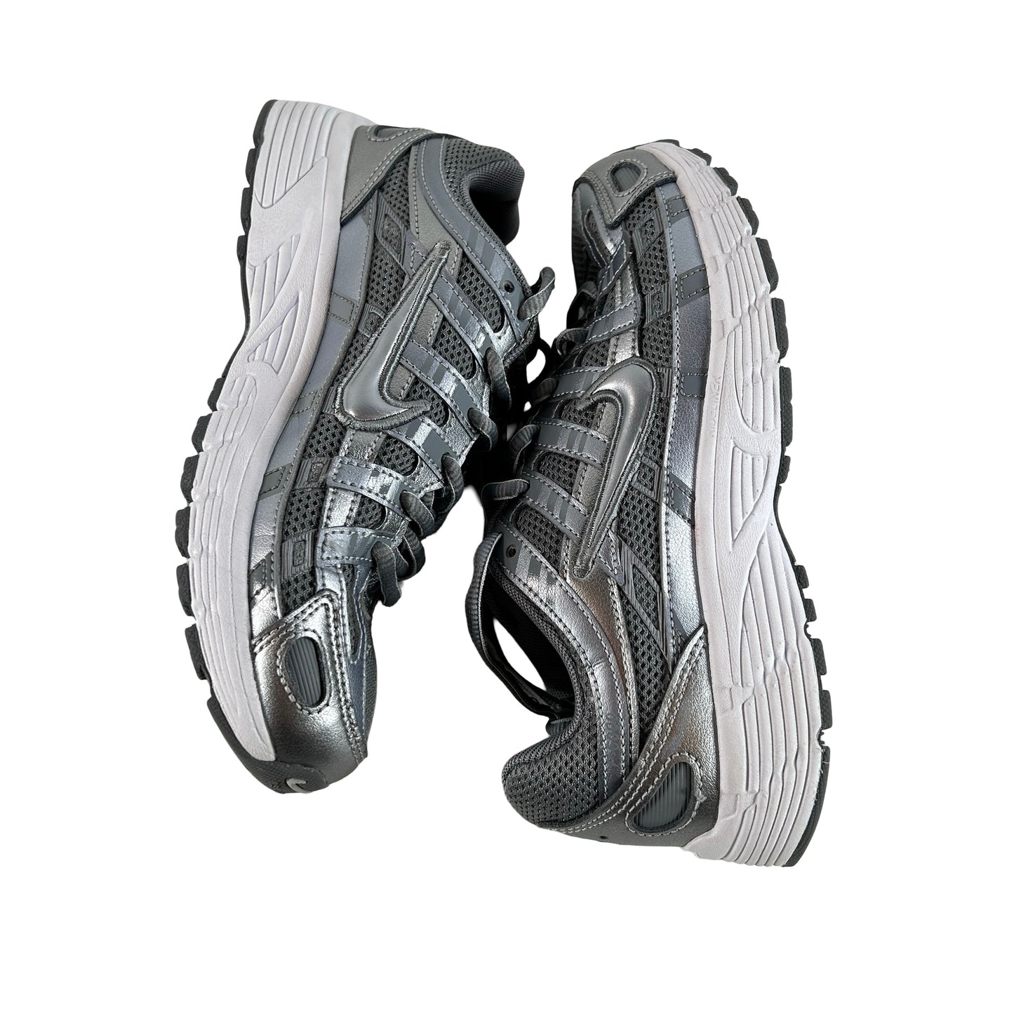 HV5064 004 Nike P-6000 Metalic Cool Grey (GS) [USED] - 3.5Y (Used)