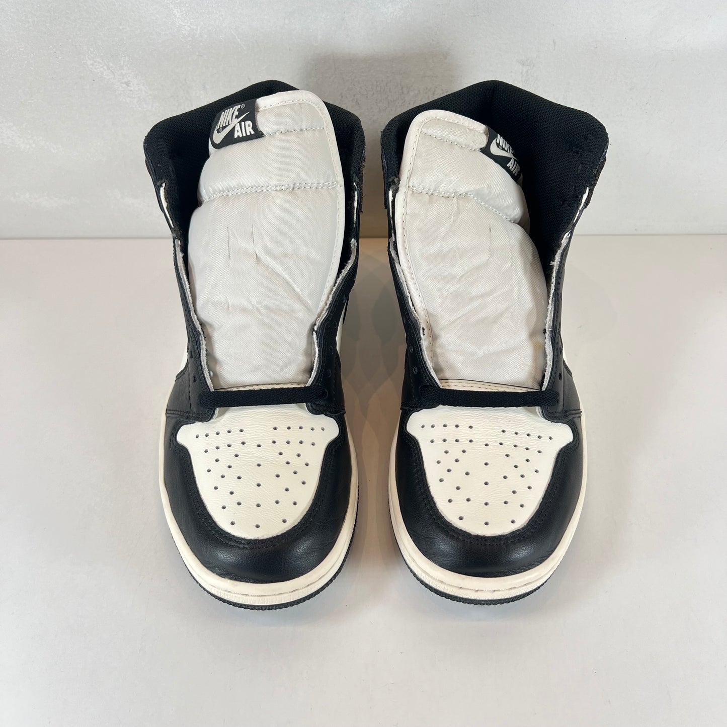 555088 105 Jordan 1 Mocha [USED] - 9.5 M (Used)