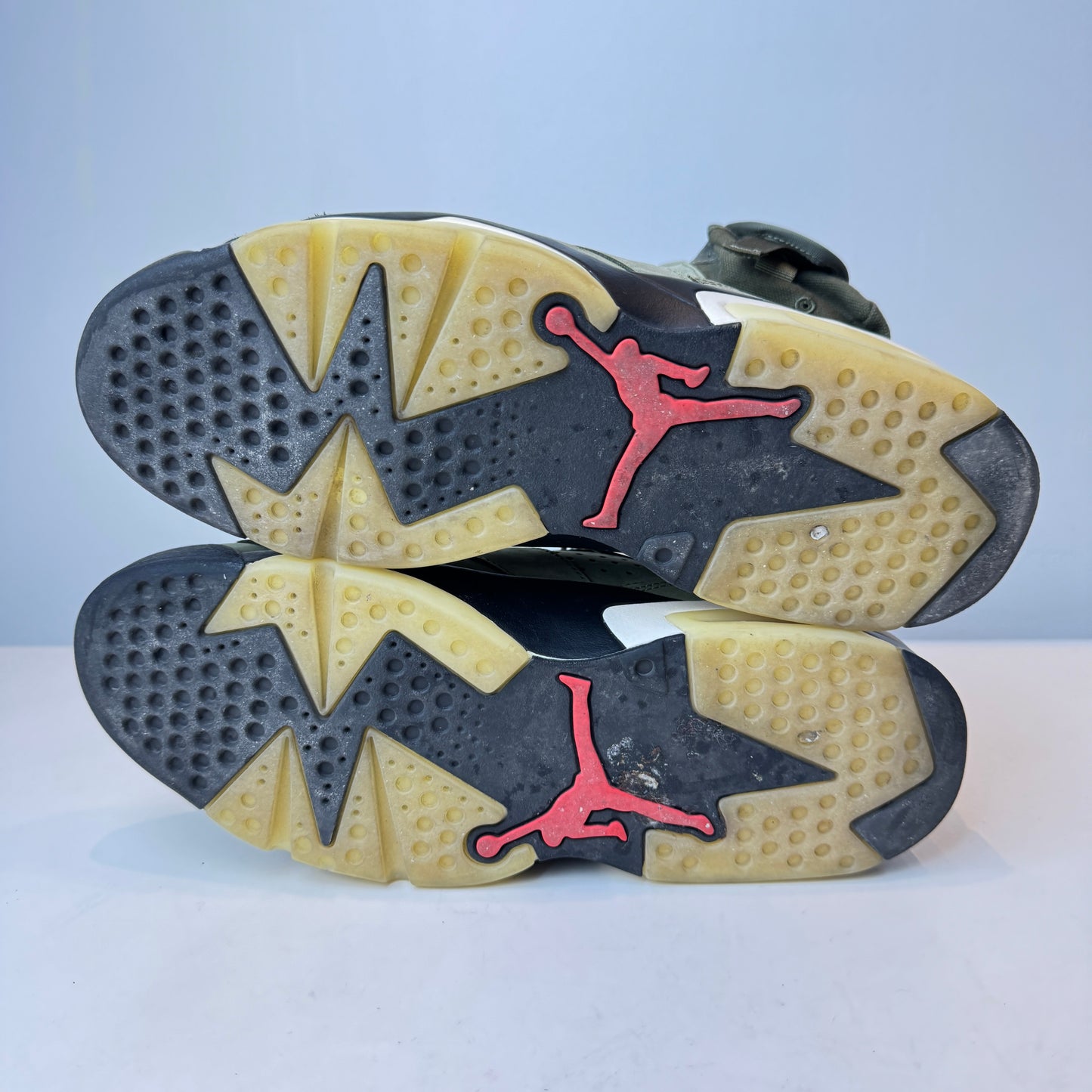 CN1084 200 Jordan 6 Retro Travis Scott [USED] - 11 M (Used2)