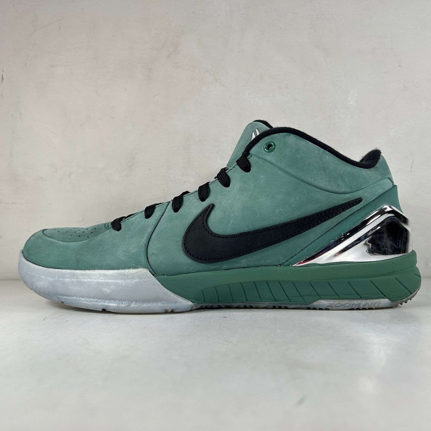 FQ3545 300 Nike Kobe 4 Protro Girl Dad [USED] - 10.5 M (Used)