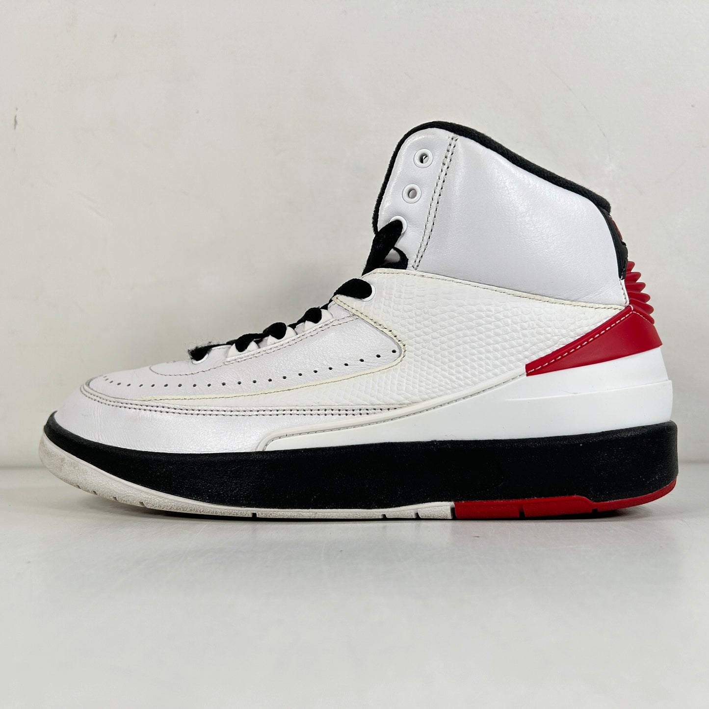 DX2454 106 Jordan 2 Retro OG Chicago (2022) [USED] - 8.5 M (Used4)