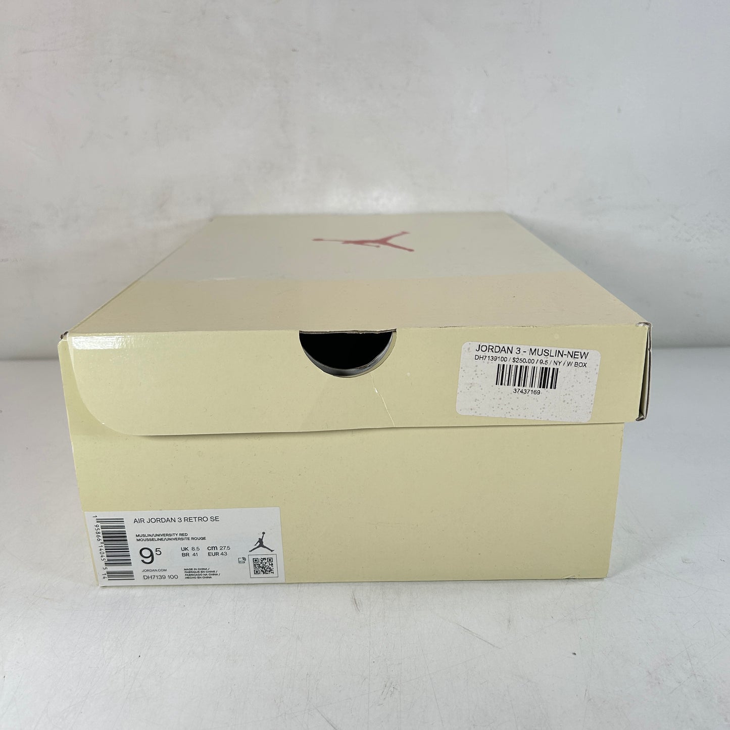 DH7139 100 Jordan 3 Retro Muslin [USED] - 9.5 M (Used)