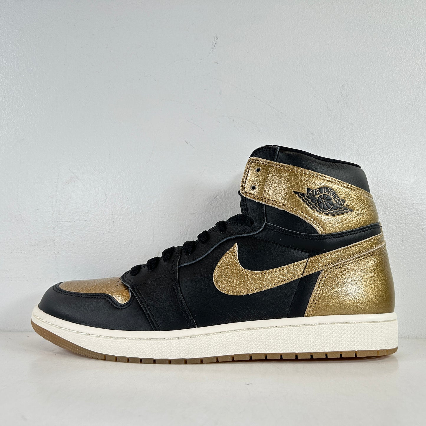 DZ5485 071 Jordan 1 Retro High OG Black Metallic Gold [USED] - 13 M (VNDS) (No Box)