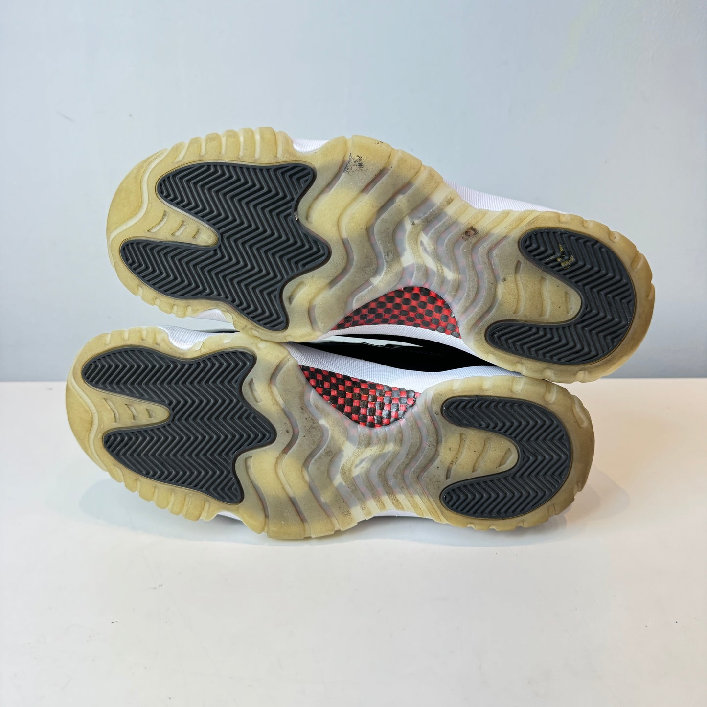 AV2187 001 Jordan 11 Retro Low 72-10 [USED] - 10.5 M (Used2)