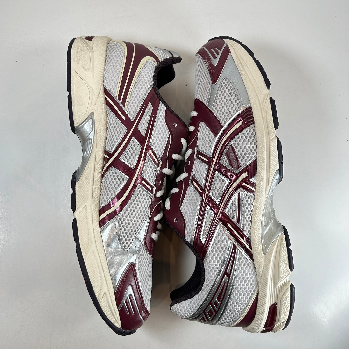 1203A685 100 ASICS Gel-1130 White Maroon Banner [USED] - 14 M (Used)