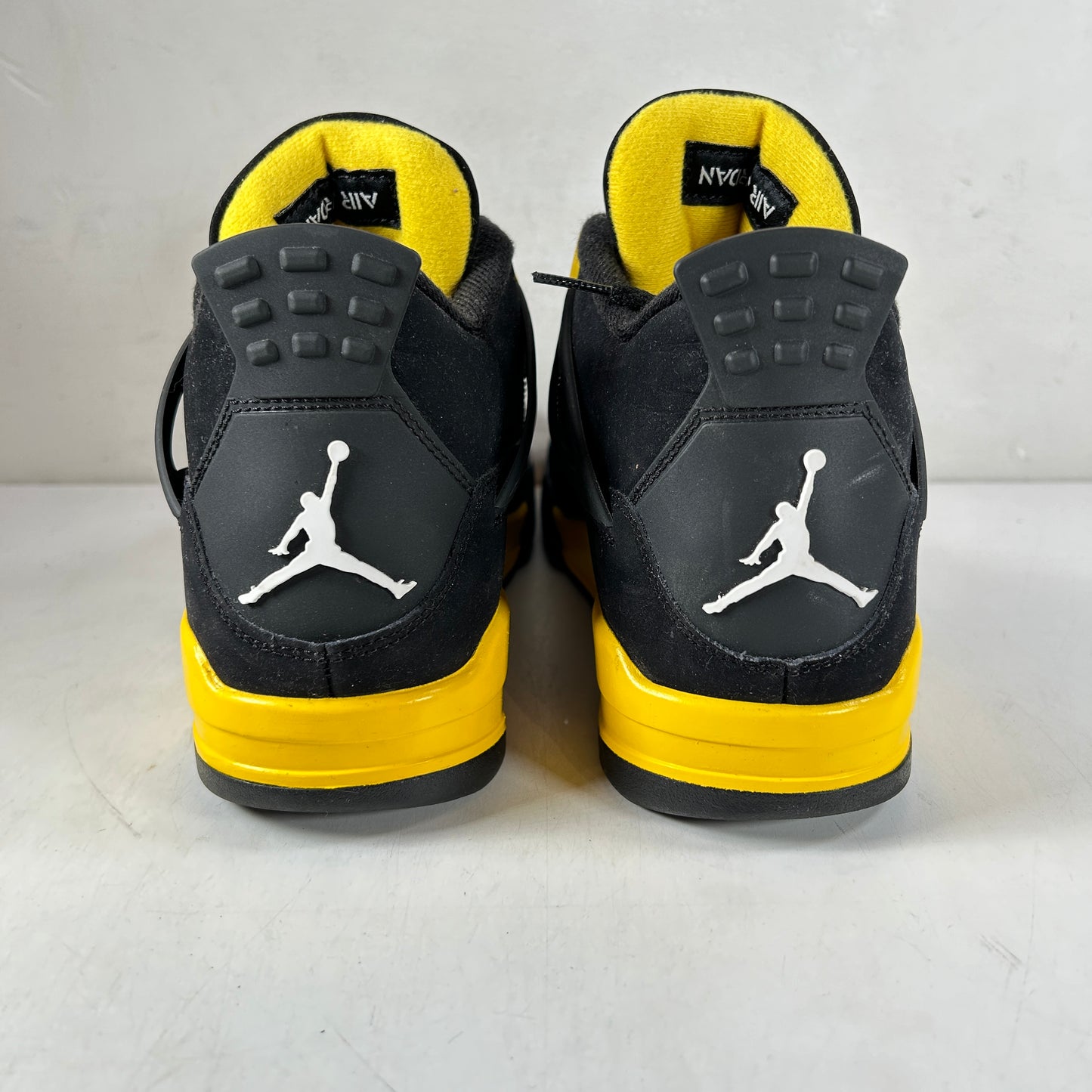 DH6927 017 Jordan 4 Retro Thunder [USED] - 9 M (Used4)