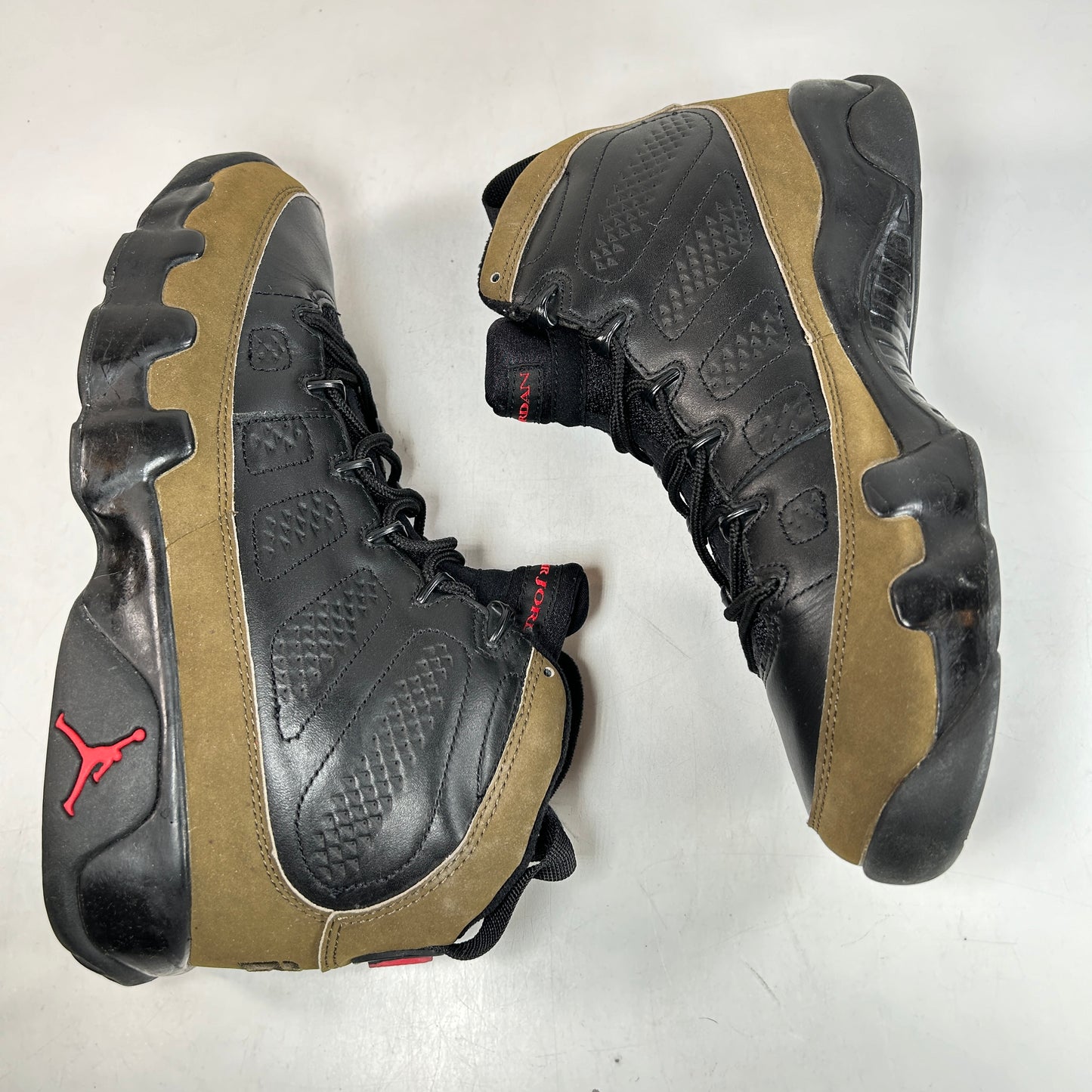 302370 031 Jordan 9 Retro Olive (2002) [USED] - 10 M (Used)