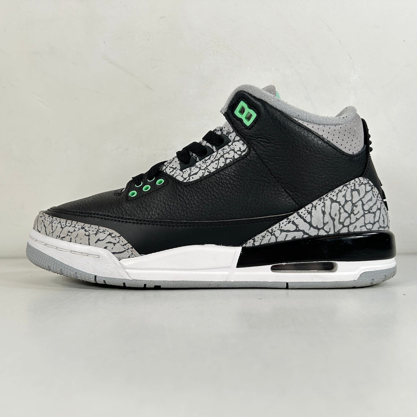 DM0967 031 Jordan 3 Retro Green Glow (GS) [USED] - 7 Y (Used)
