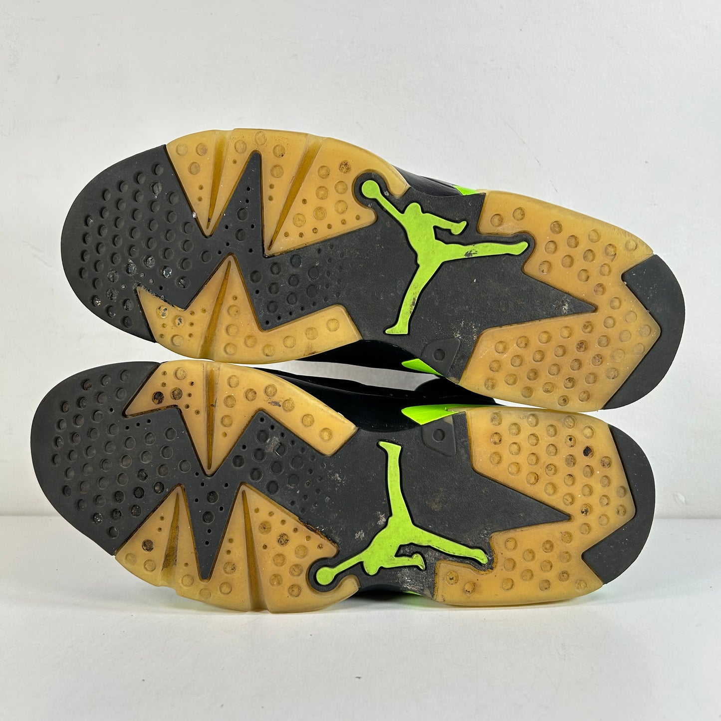 CT8529 003 Jordan 6 Retro Verde Eléctrico