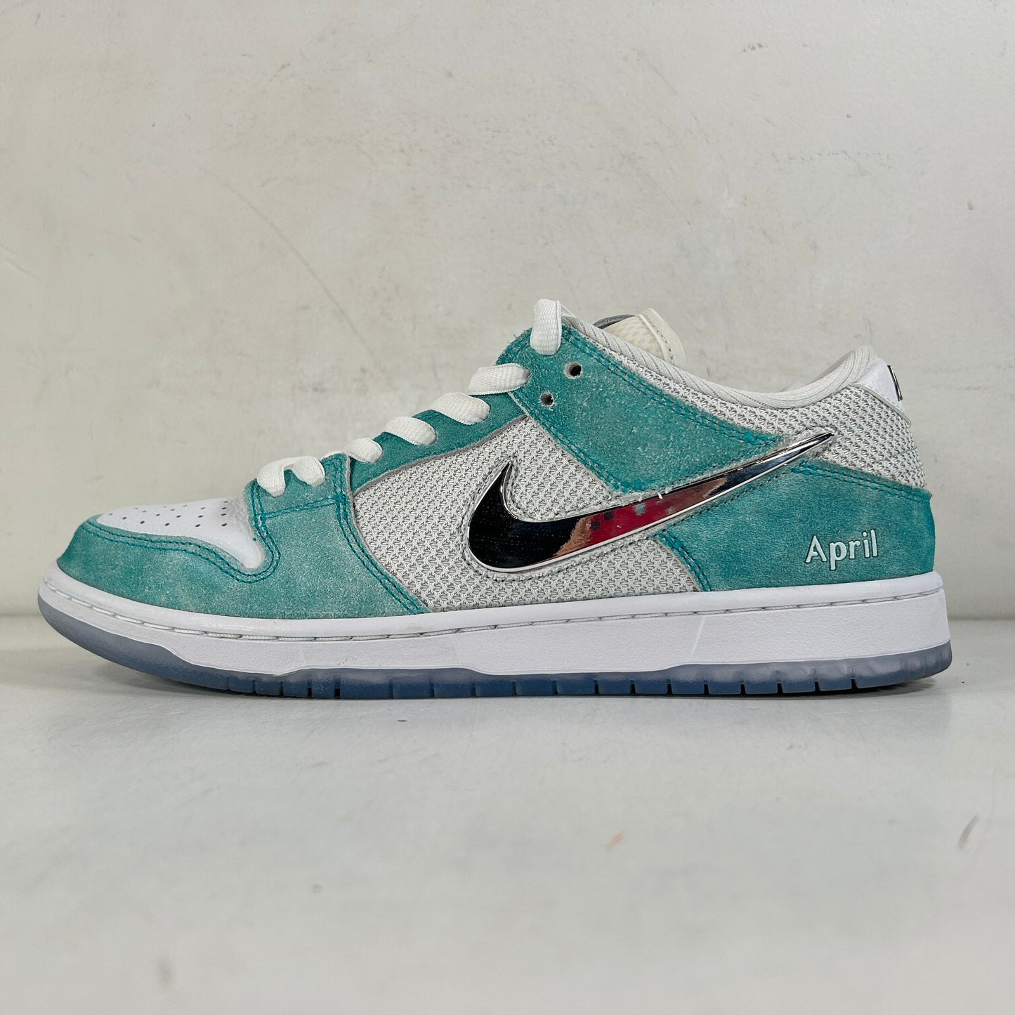 FD2562 400 Nike SB Dunk Low April Skateboards [USED] - 11 M (Used)