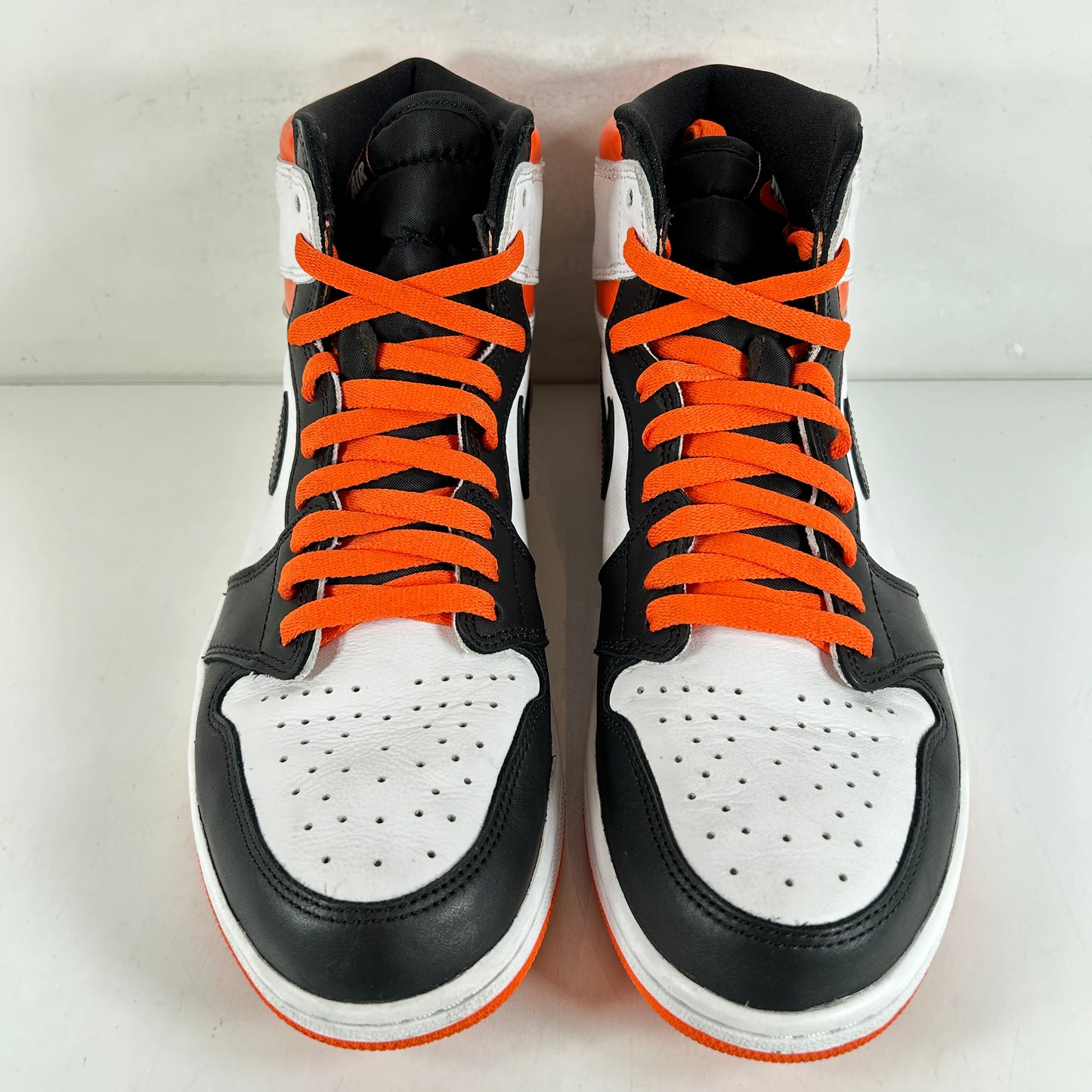 555088 180 Jordan 1 Retro High Electro Orange [USED] - 11 M (Used)