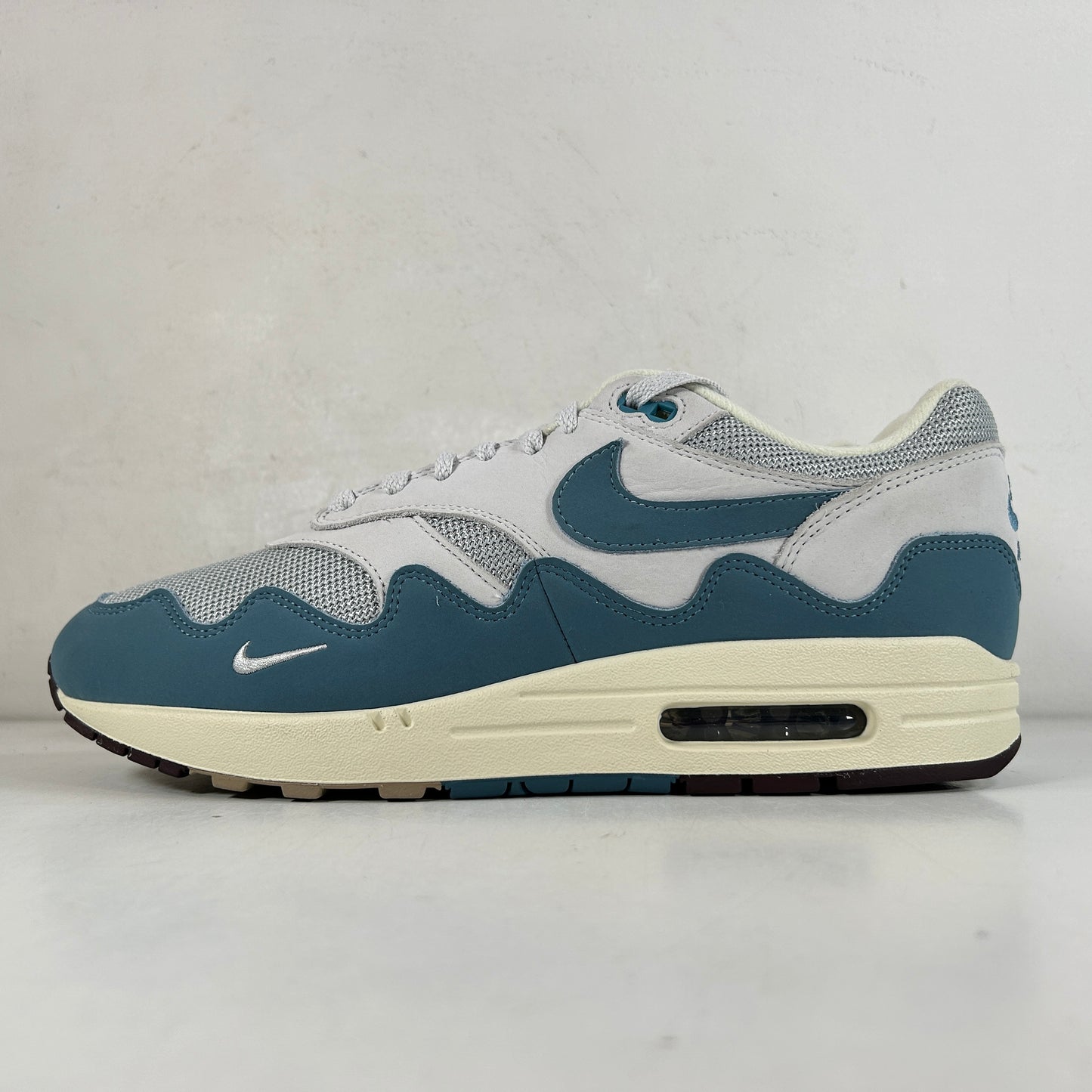 DH1348 004 Nike Air Max 1 Patta Waves Noise Aqua (with Bracelet) [USED] - 11 M (Used)