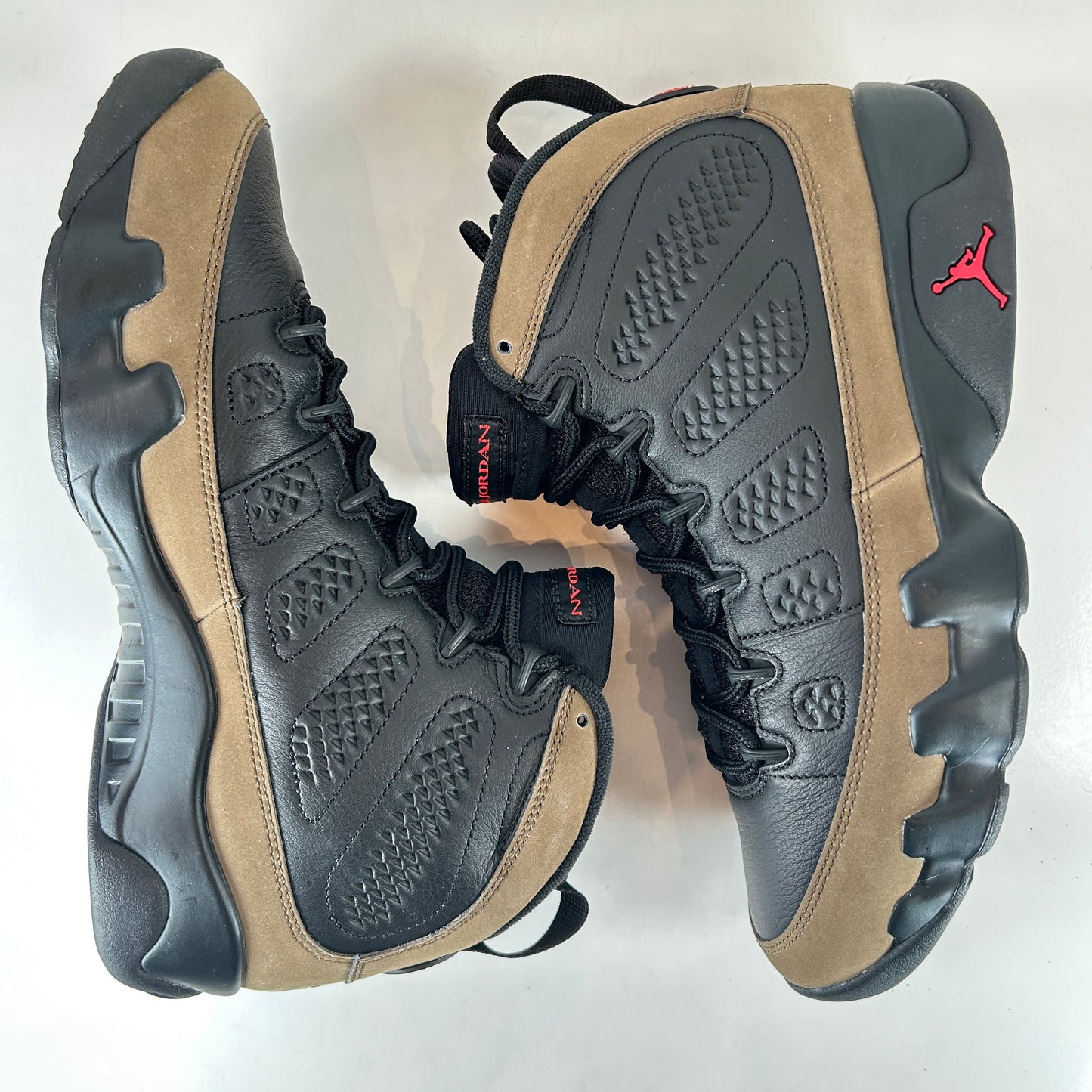 HV4794 030 Air Jordan 9 Retro Olive (2024) [USED] - 9 M (VNDS)