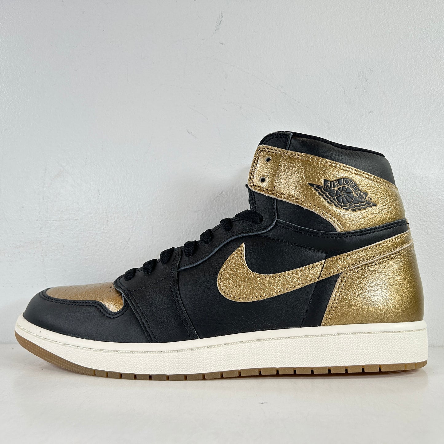 DZ5485 071 Jordan 1 Retro High OG Black Metallic Gold [USED] - 13 M (VNDS) (No Box)
