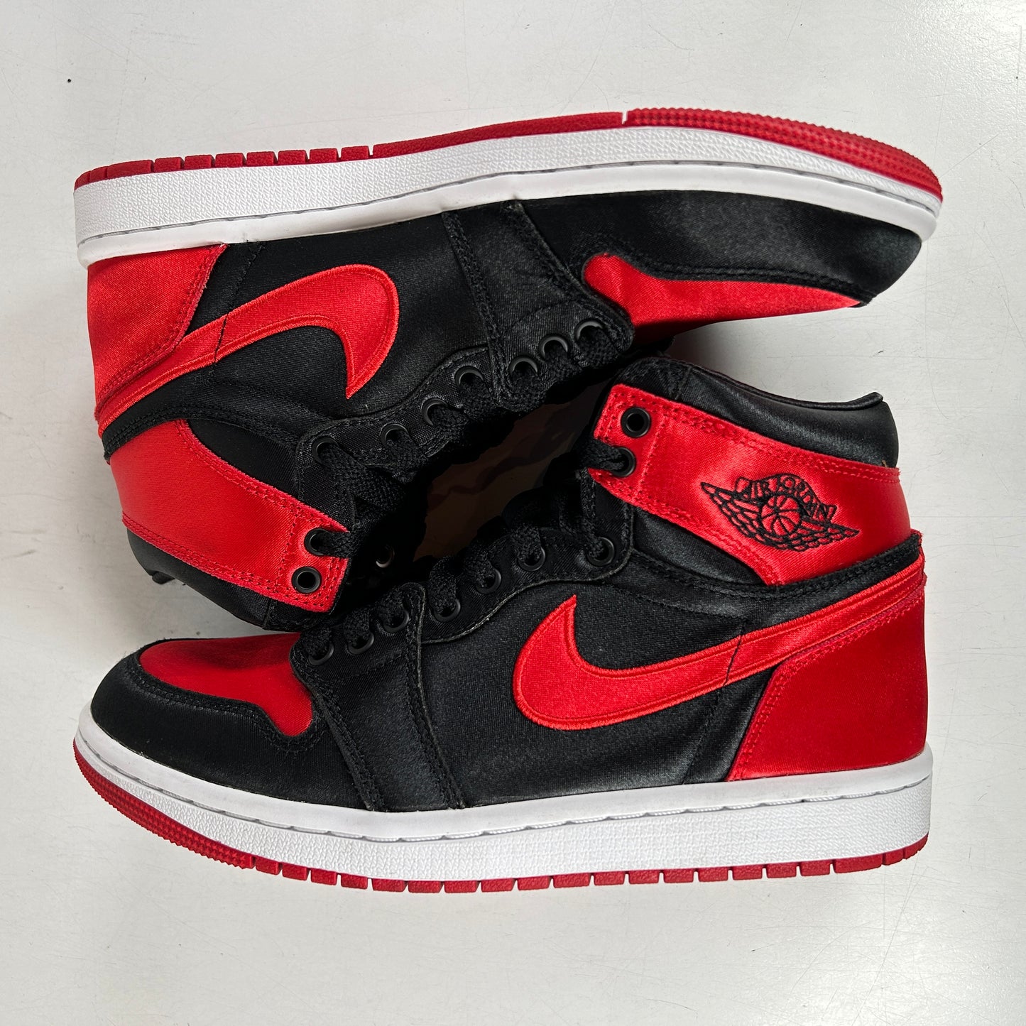 FD4810 061 Jordan 1 Retro High OG Satin Bred [USED] - 6.5 W (Used)