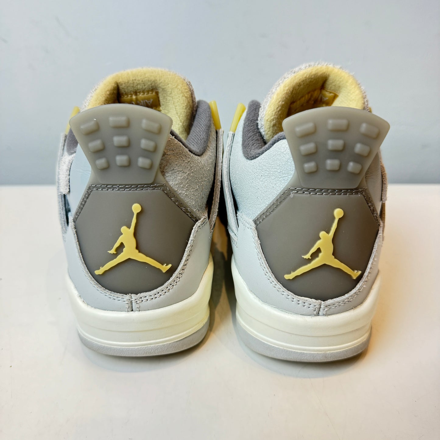 DV2262 021 Jordan 4 Retro SE Craft Photon Dust (GS) [USED] - 6 Y (Used)