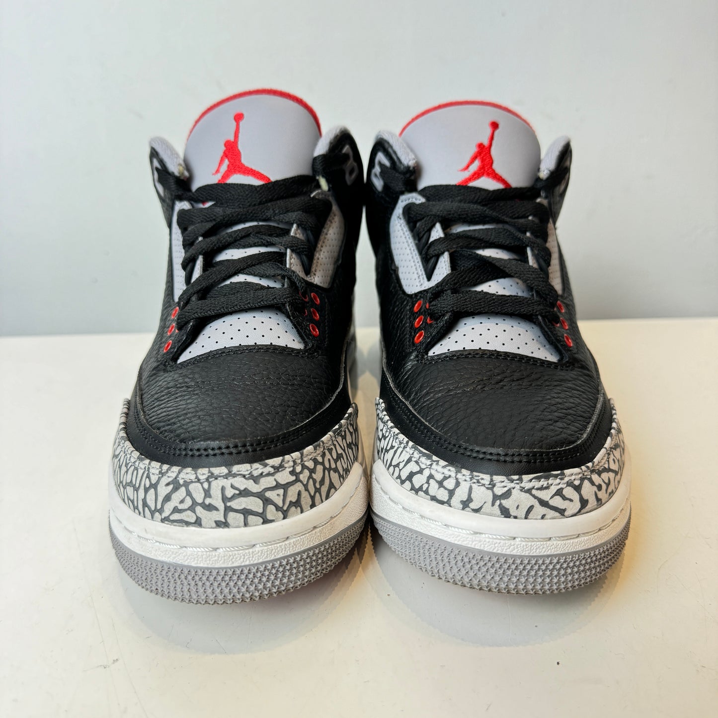 854262 001 Jordan 3 Black Cement 2018 [USED] - 8.5 M (Used2)