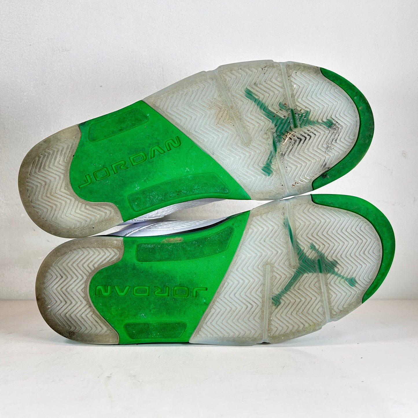 DD9336 103 Jordan 5 Retro Lucky Green (W) [USED] - 12 W (Used)