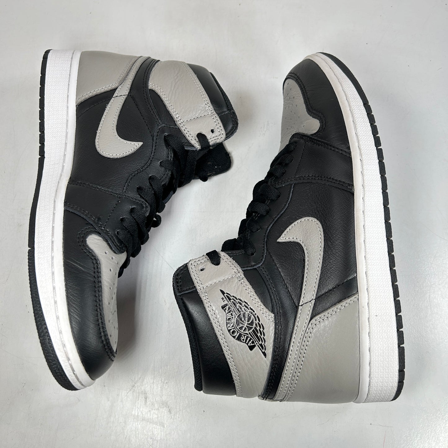 555088 013 Jordan 1 Sombra (2018)