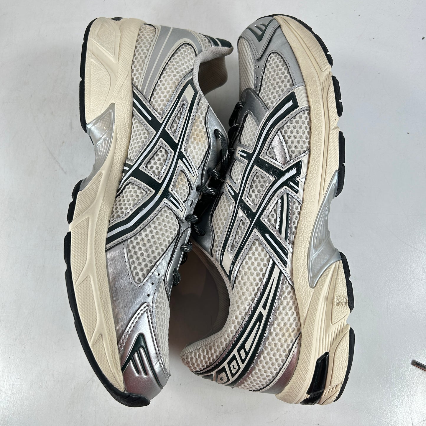 1203A565 100 ASICS Gel-1130 Kith Cream Scarab [USED] - 11.5 M (Used)