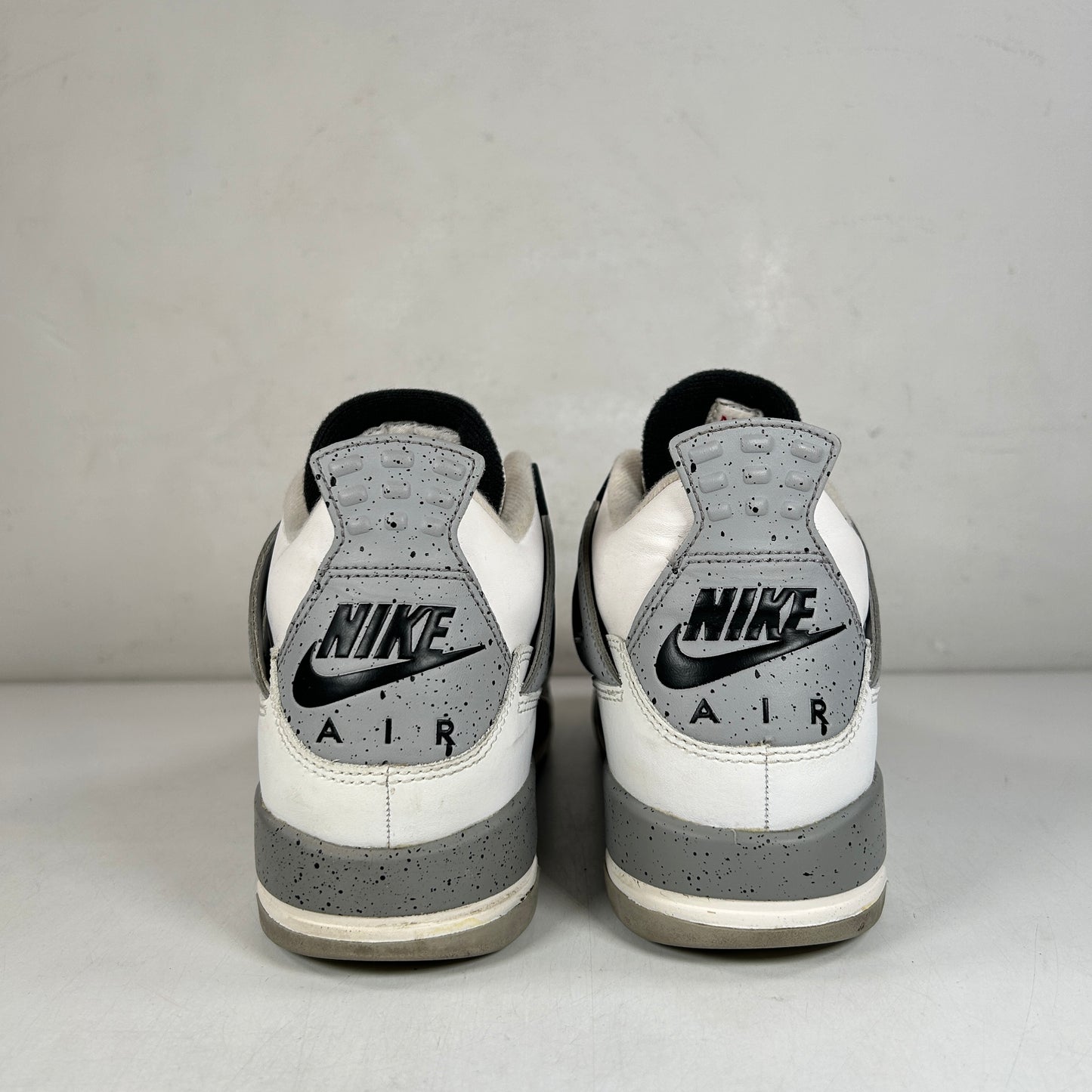 836016 192 Jordan 4 White Cement GS [USED] - 6 Y (Used)