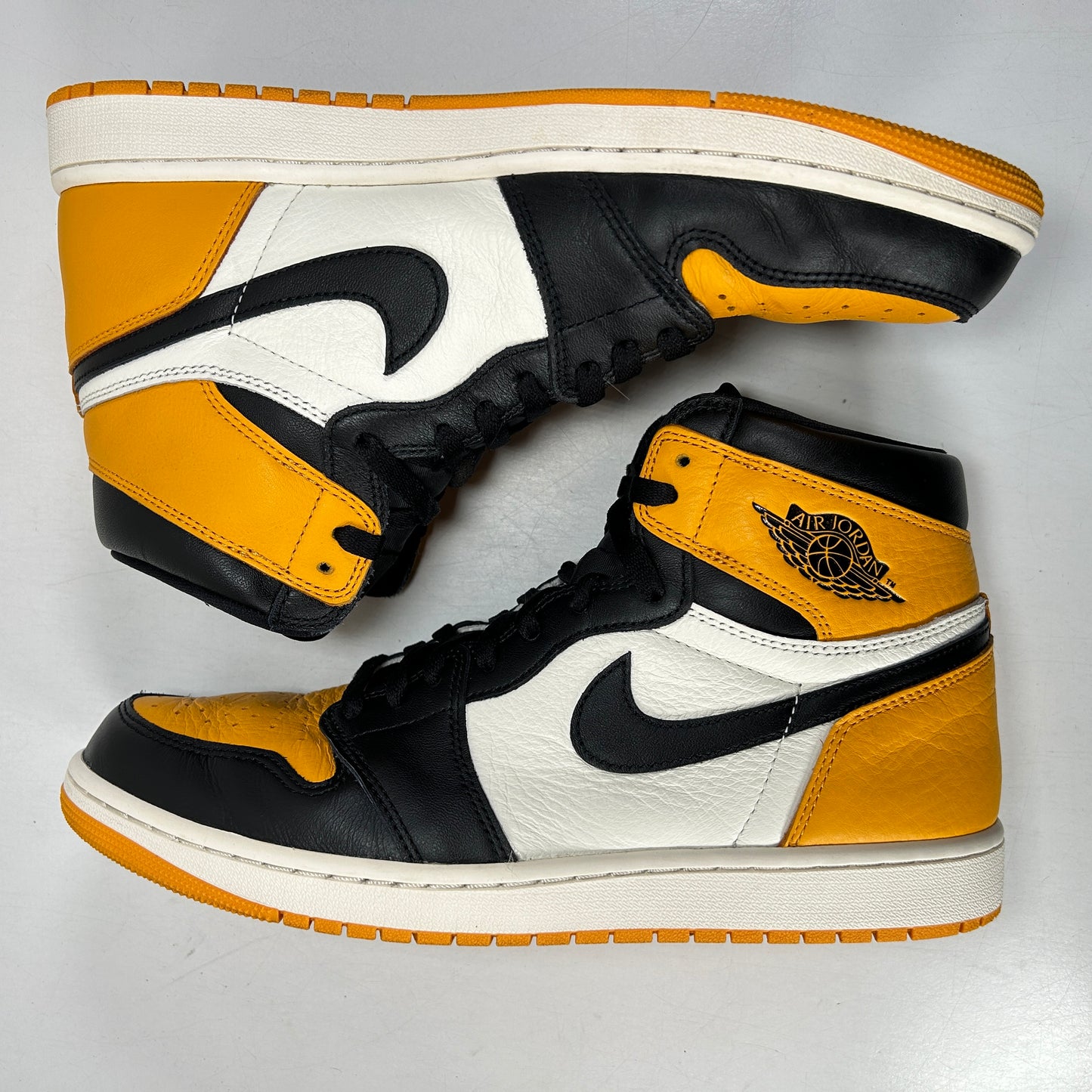 555088 711 Jordan 1 Retro High OG Punta amarilla