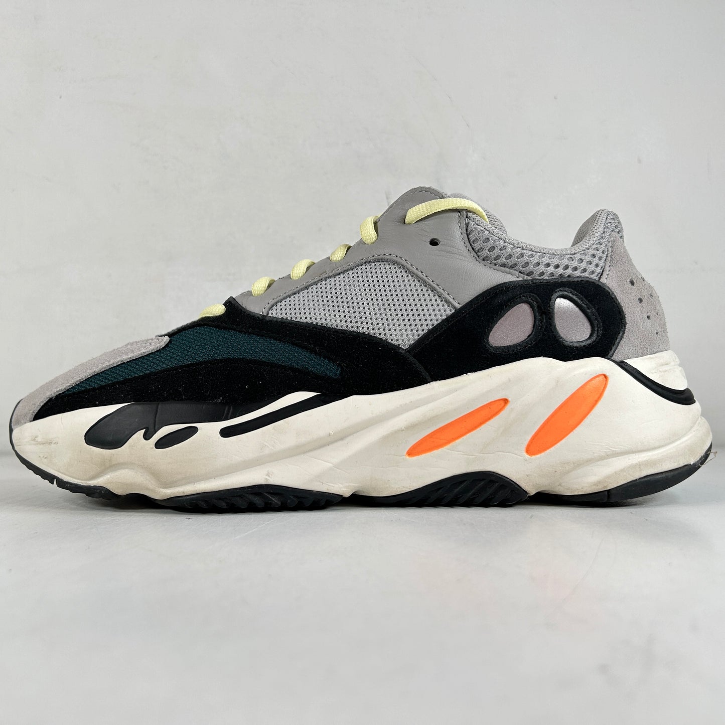 B75571 Yeezy 700 Wave Runner [USED] - 10 M (Used)