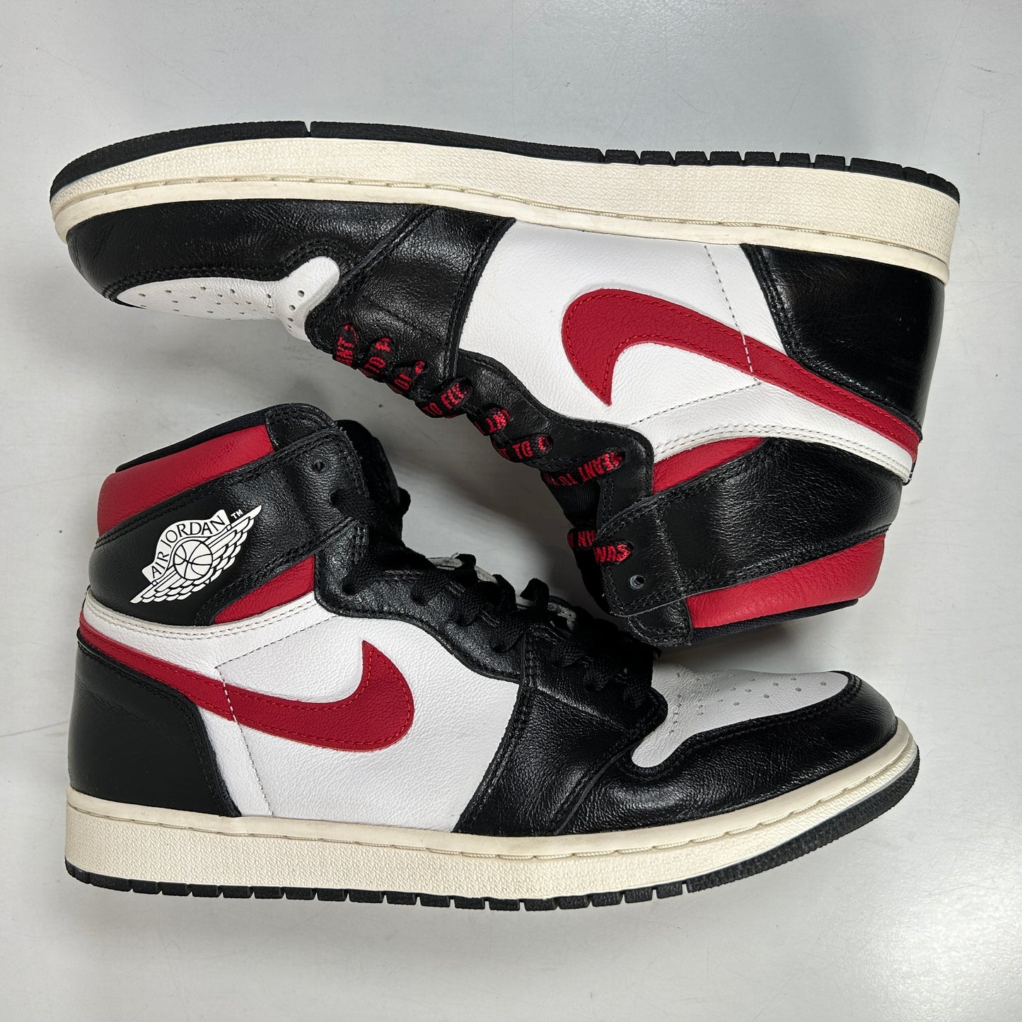 555088 061 Jordan 1 Retro High Black Gym Red [USED] - 10.5 M (Used) (Replace Box)