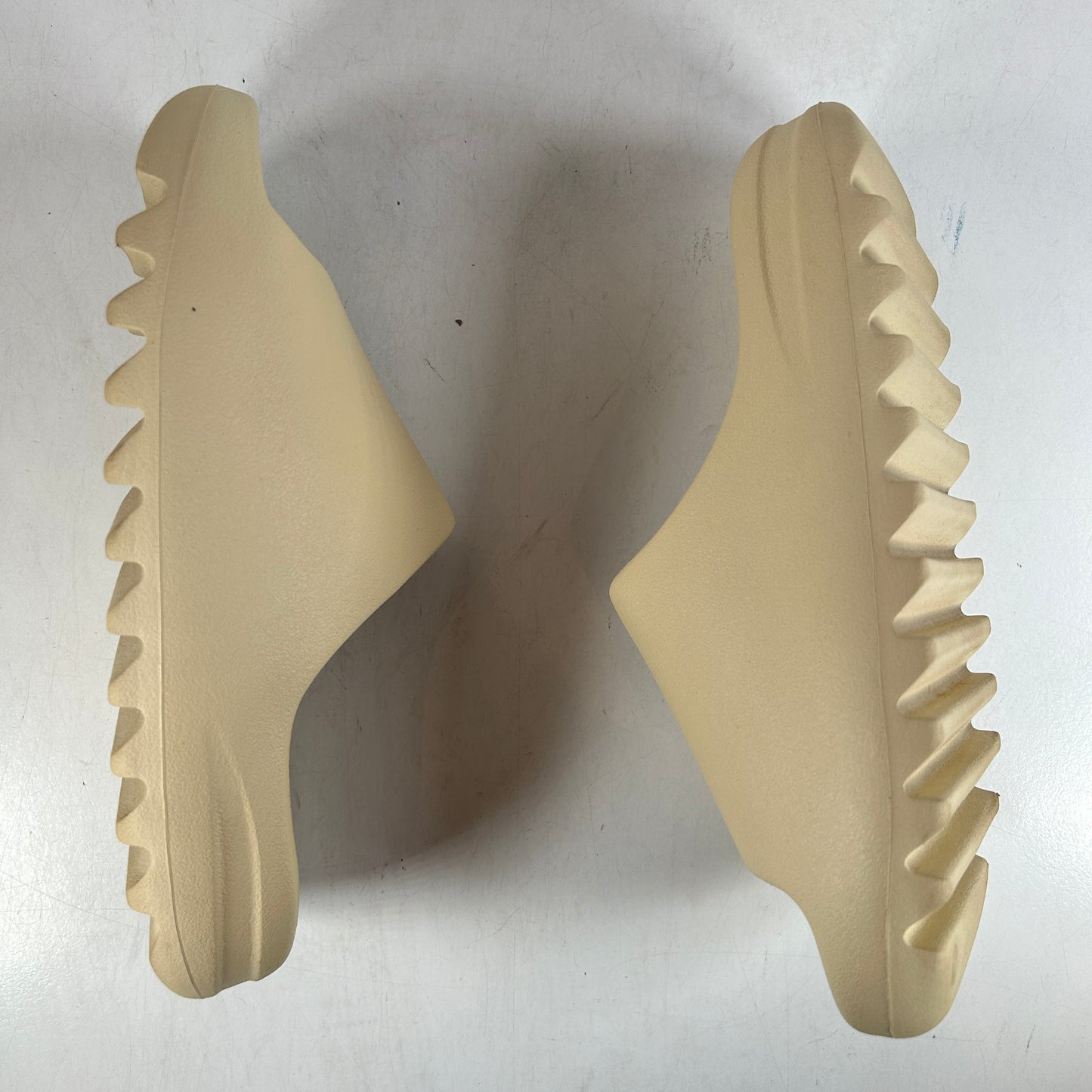 FZ5897 Adidas Yeezy Slide Bone (2022/2023 Restock) [USED] - 6 M (Used)