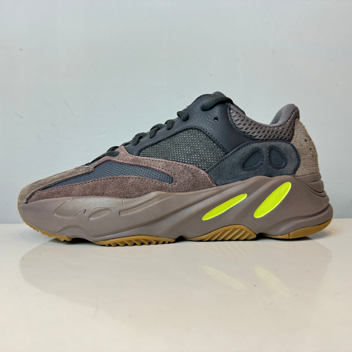EE9614 Yeezy Boost 700 Mauve [USED] - 8.5 M (Used)