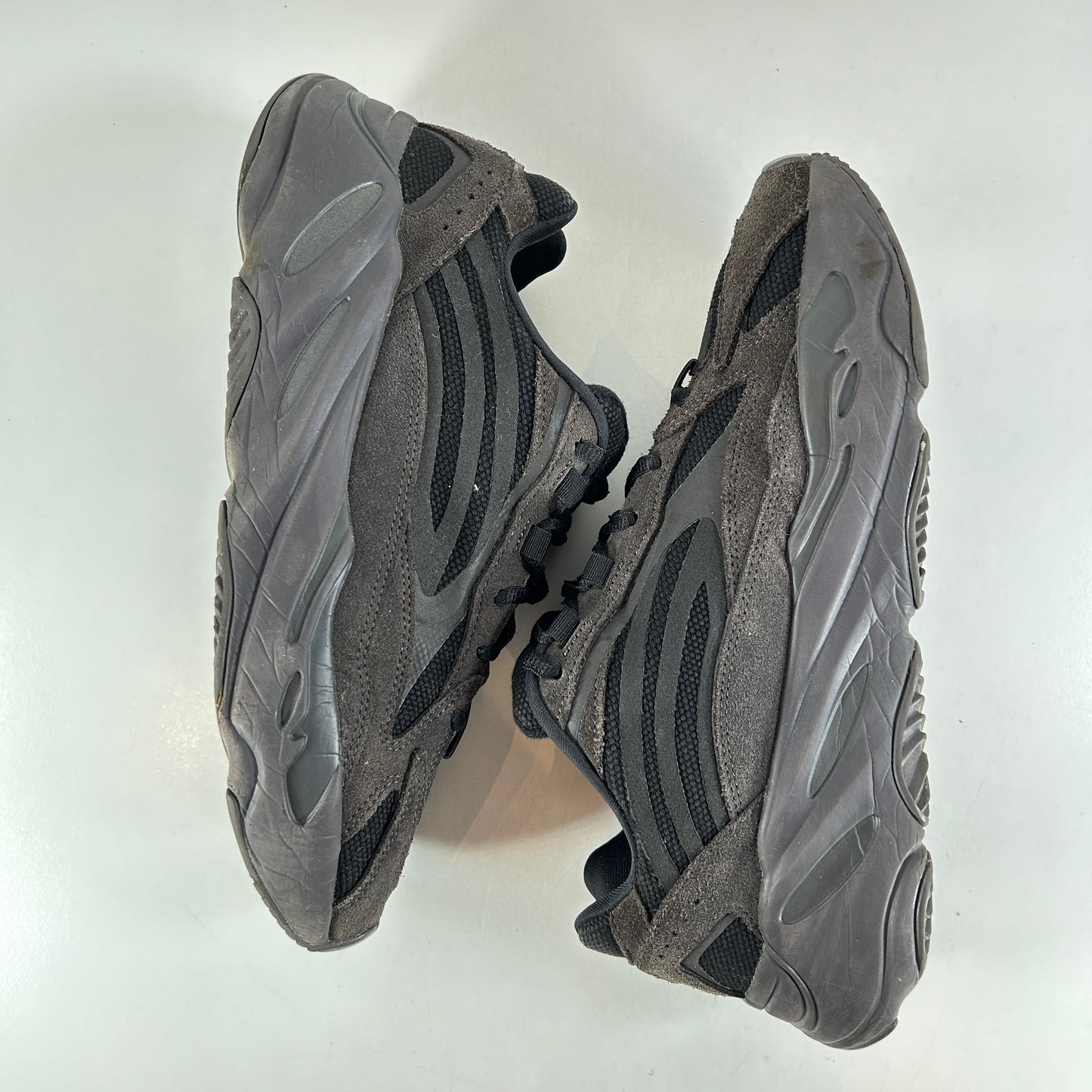 FU6684 Adidas Yeezy Boost 700 V2 Vanta [USED] - 9.5 M (Used)
