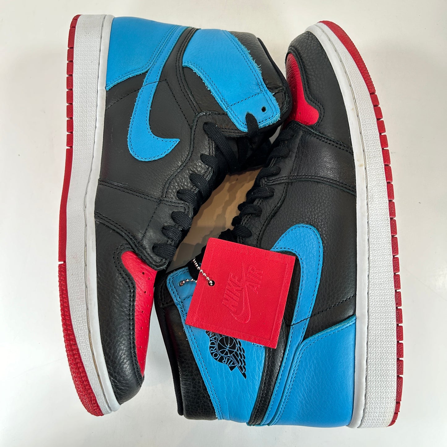 CD0461 046 Jordan 1 Retro High NC to Chi (Women's) [USED] - 12 W (Used)