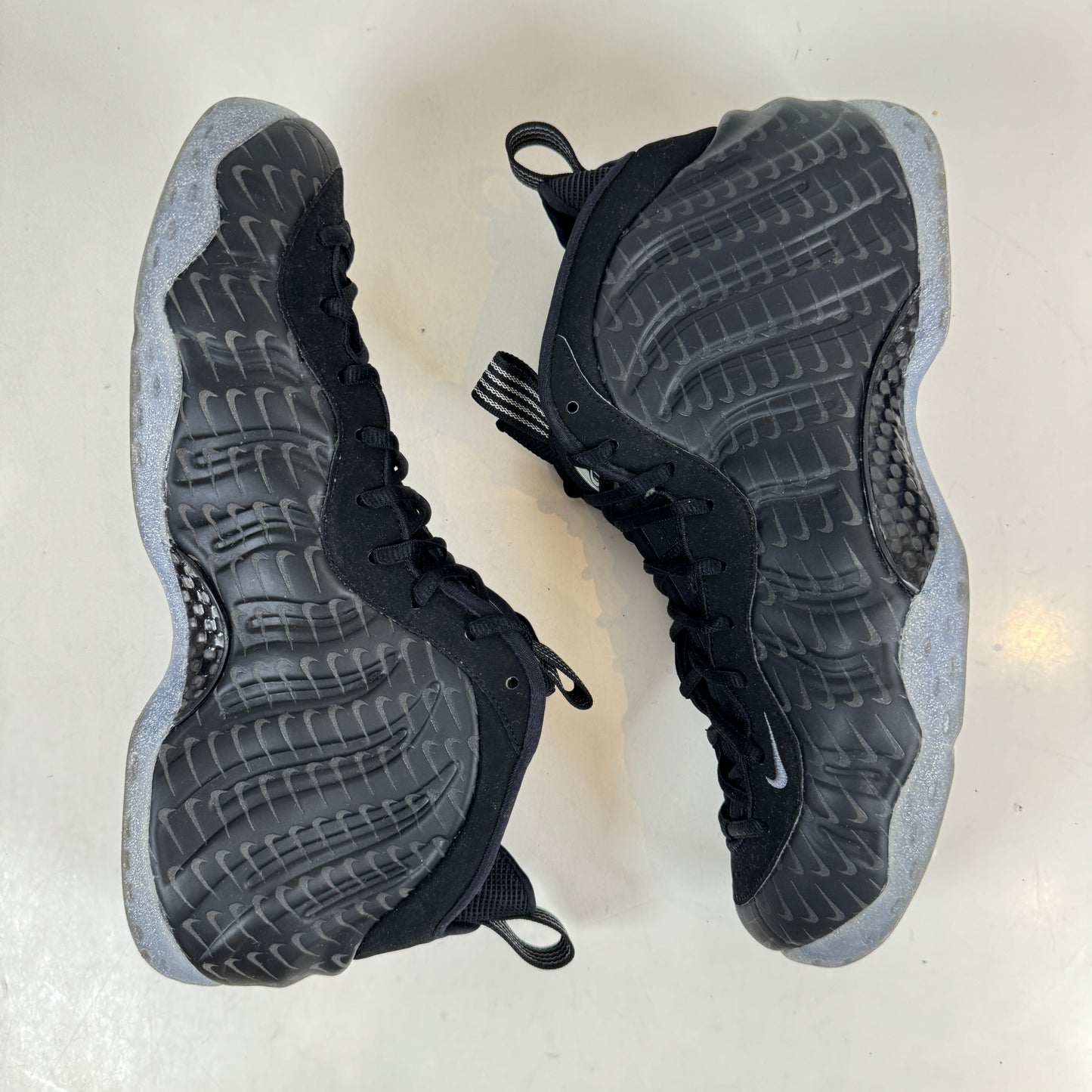 CV0369 001 Nike Air Foamposite One All-Over Swoosh Black 11.5 [USED]