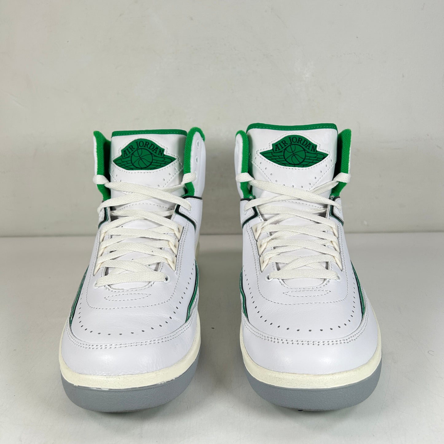 DR8884 103 Jordan 2 Retro Lucky Green - 8 M (Used)