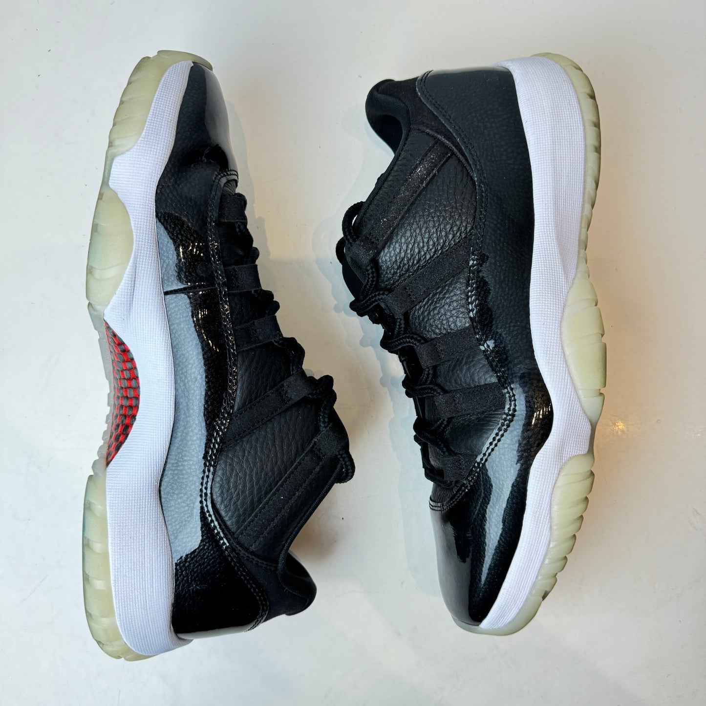 AV2187 001 Jordan 11 Retro Bajo 72-10