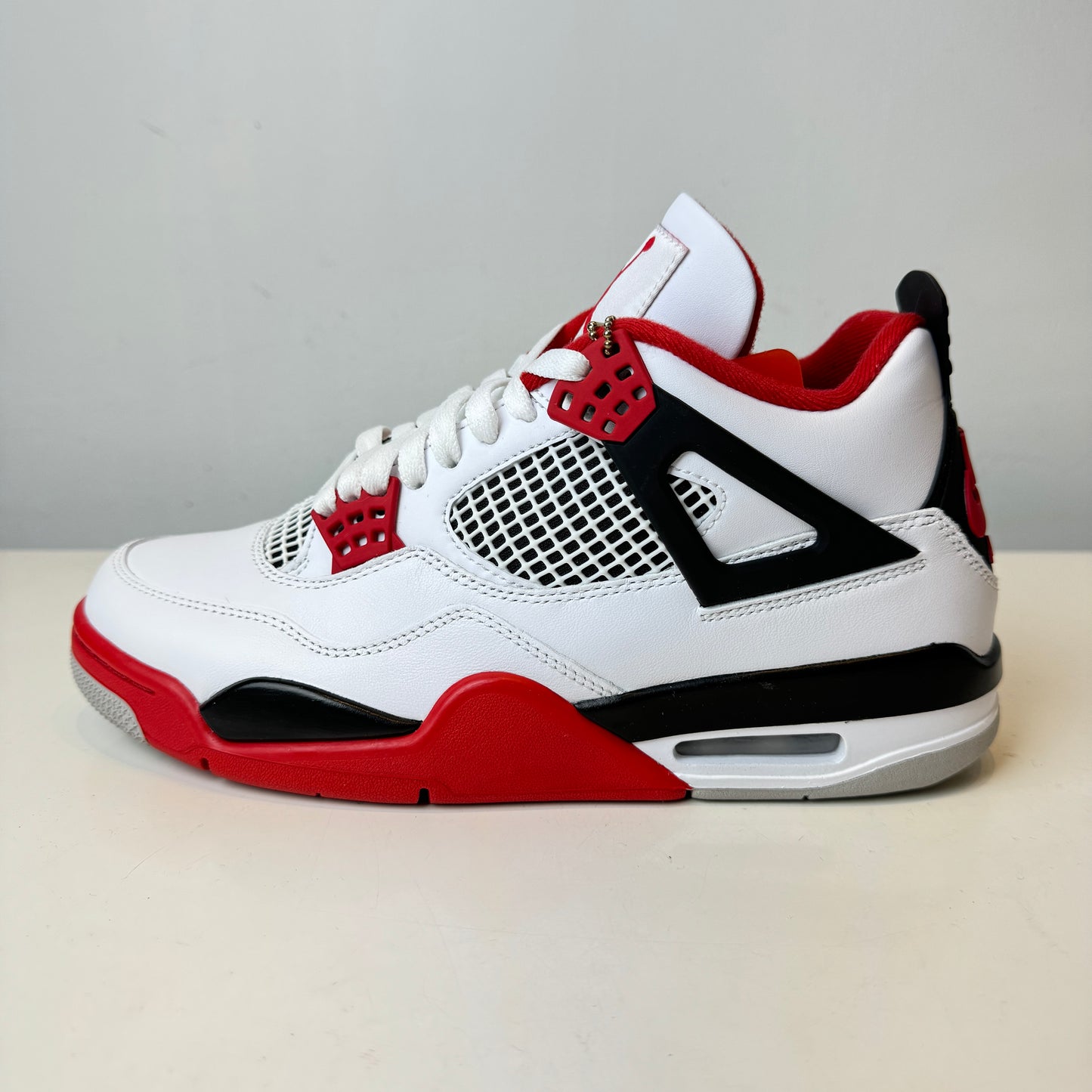 DC7770 160 Jordan 4 Retro Fire Red (2020) [USED] - 8.5 M (VNDS)