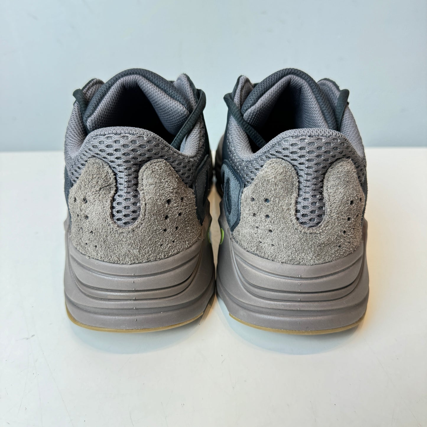 EE9614 Yeezy Boost 700 Mauve [USED] - 8.5 M (Used)