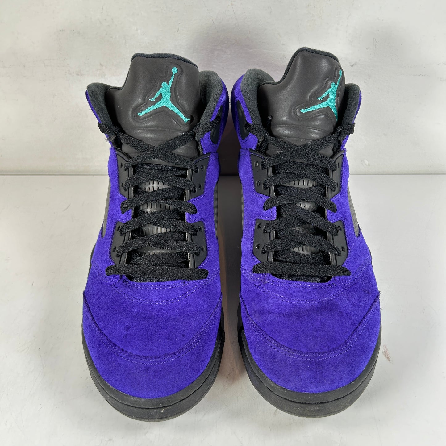 136027 500 Jordan 5 Retro Alternate Grape [USED] - 8.5 M (Used)