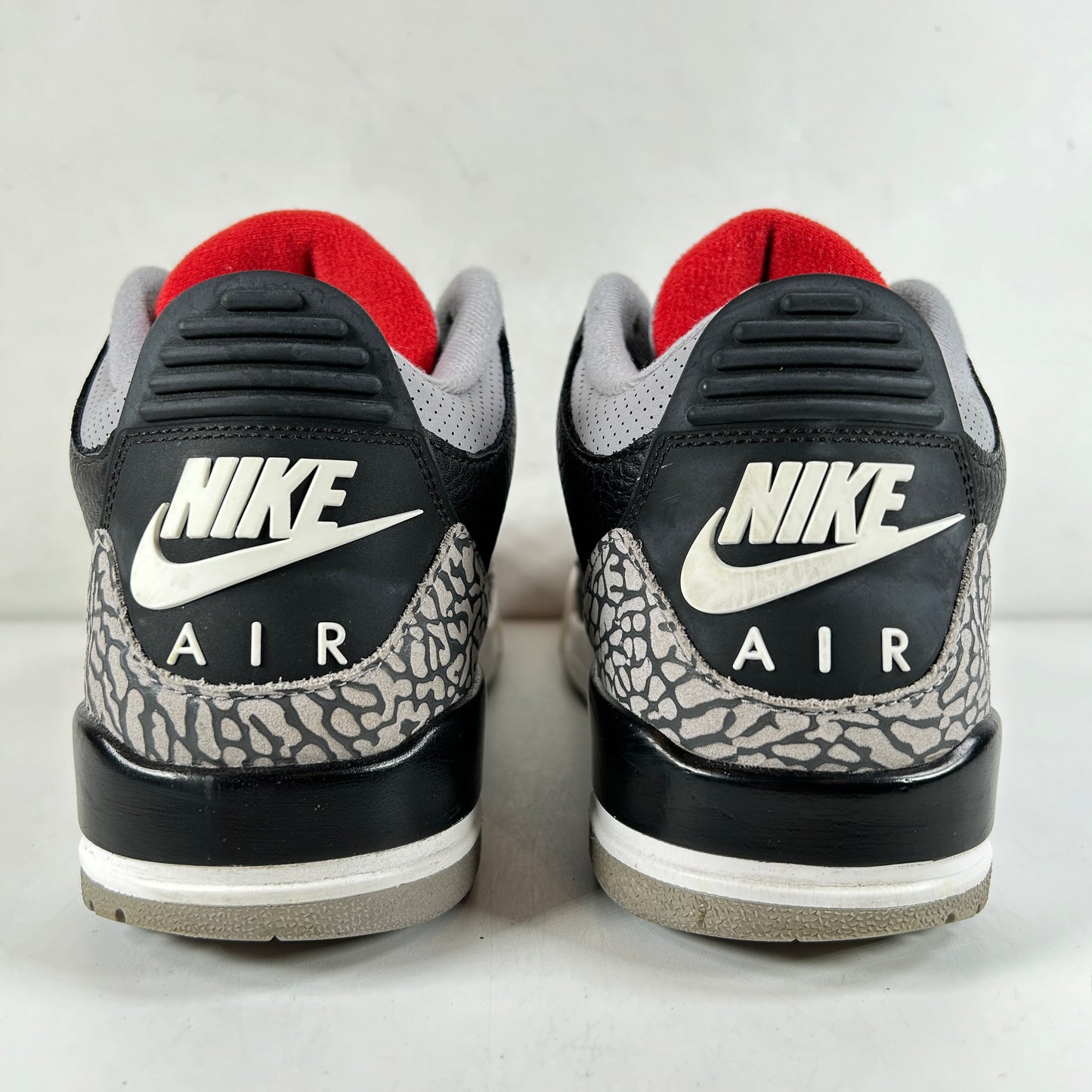 854262 001 Jordan 3 Black Cement 2018 [USED] - 9.5 M (Used2)