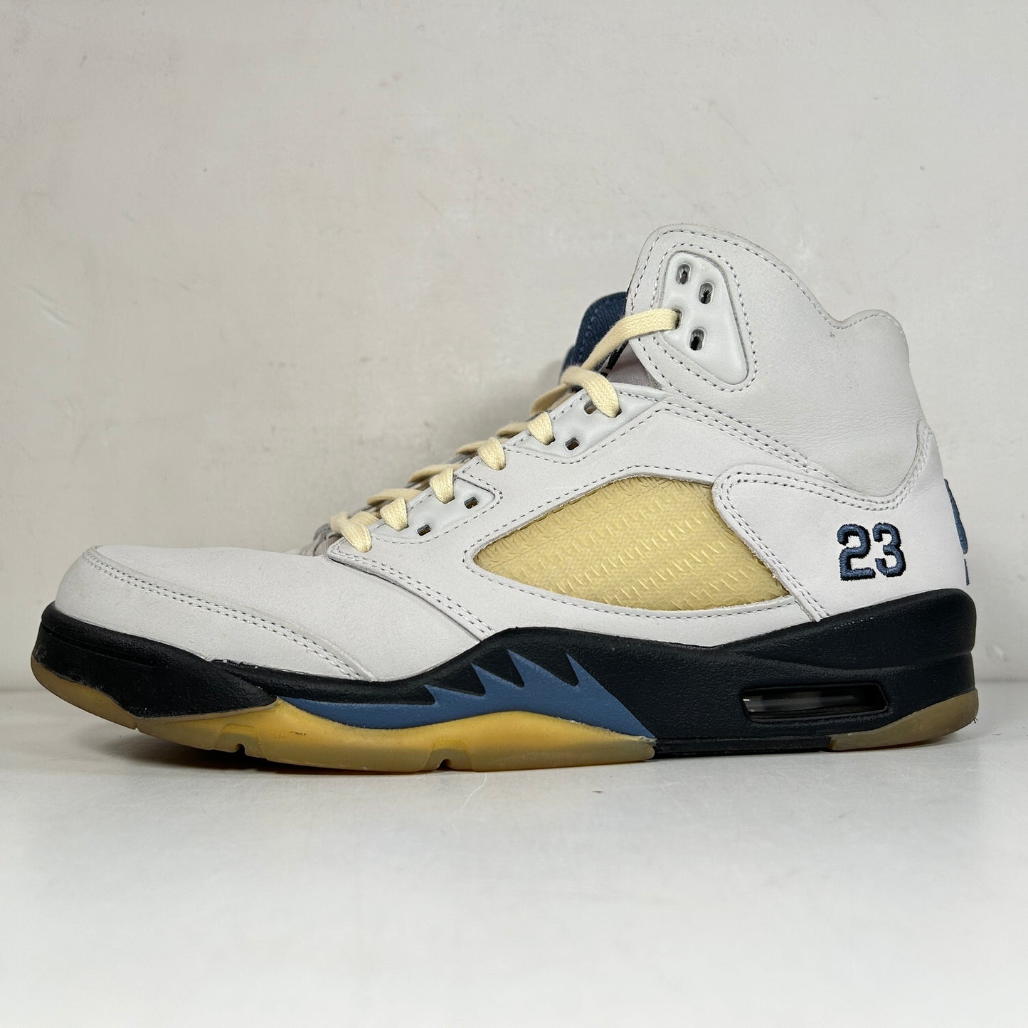 FZ5758 004 Jordan 5 Retro A Ma Maniere Dawn (Mujeres)