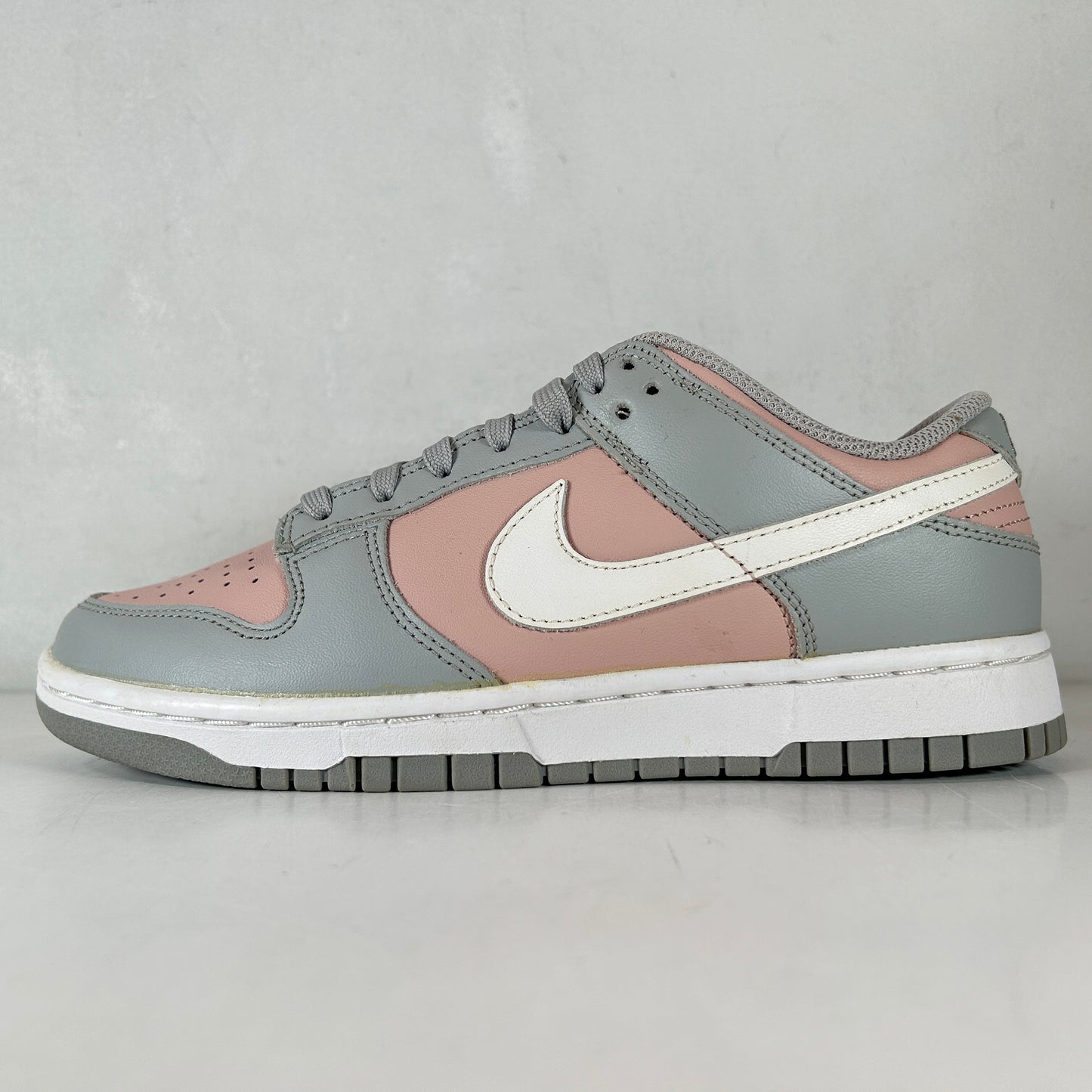 DM8329 600 Nike Dunk Low Soft Grey [CONDITIONAL] - 7.5 W (Yellowing)