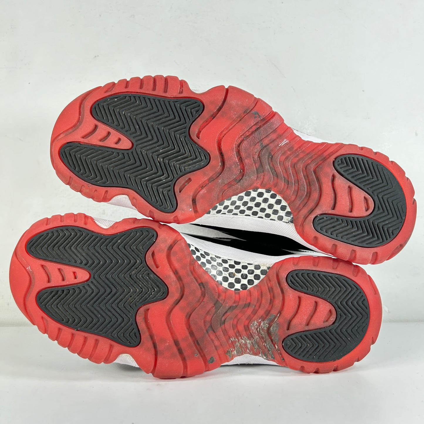 378037 061 Jordan 11 Bred (2019) [USED] - 8 M (Used2)